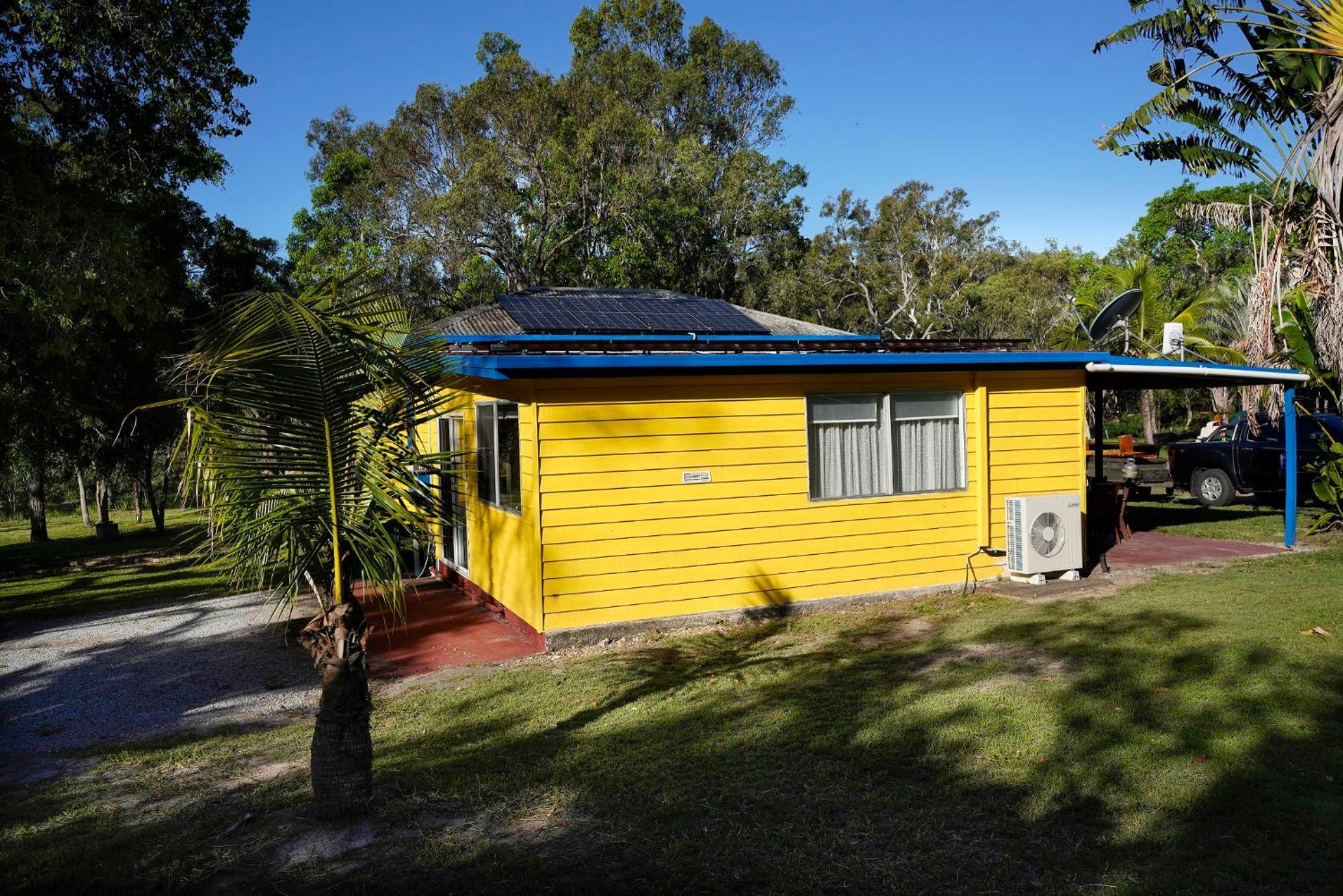 Yellow Cottage - bush and beach