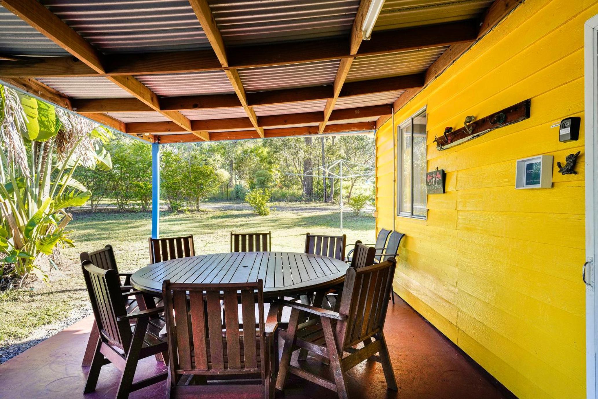 Yellow Cottage - bush and beach
