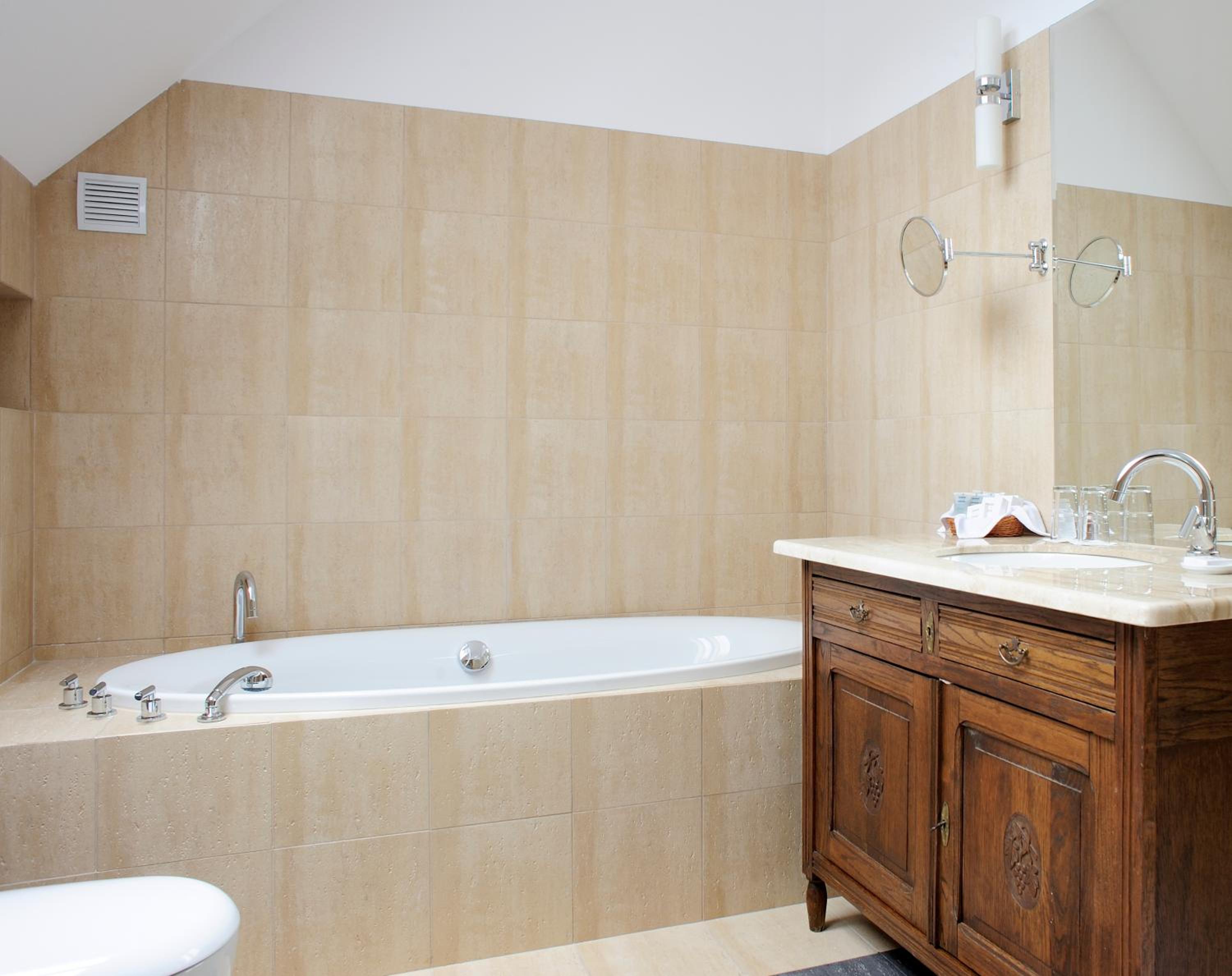 Hotel SPA Dr Irena Eris Wzgórza Dylewskie - Siedliska