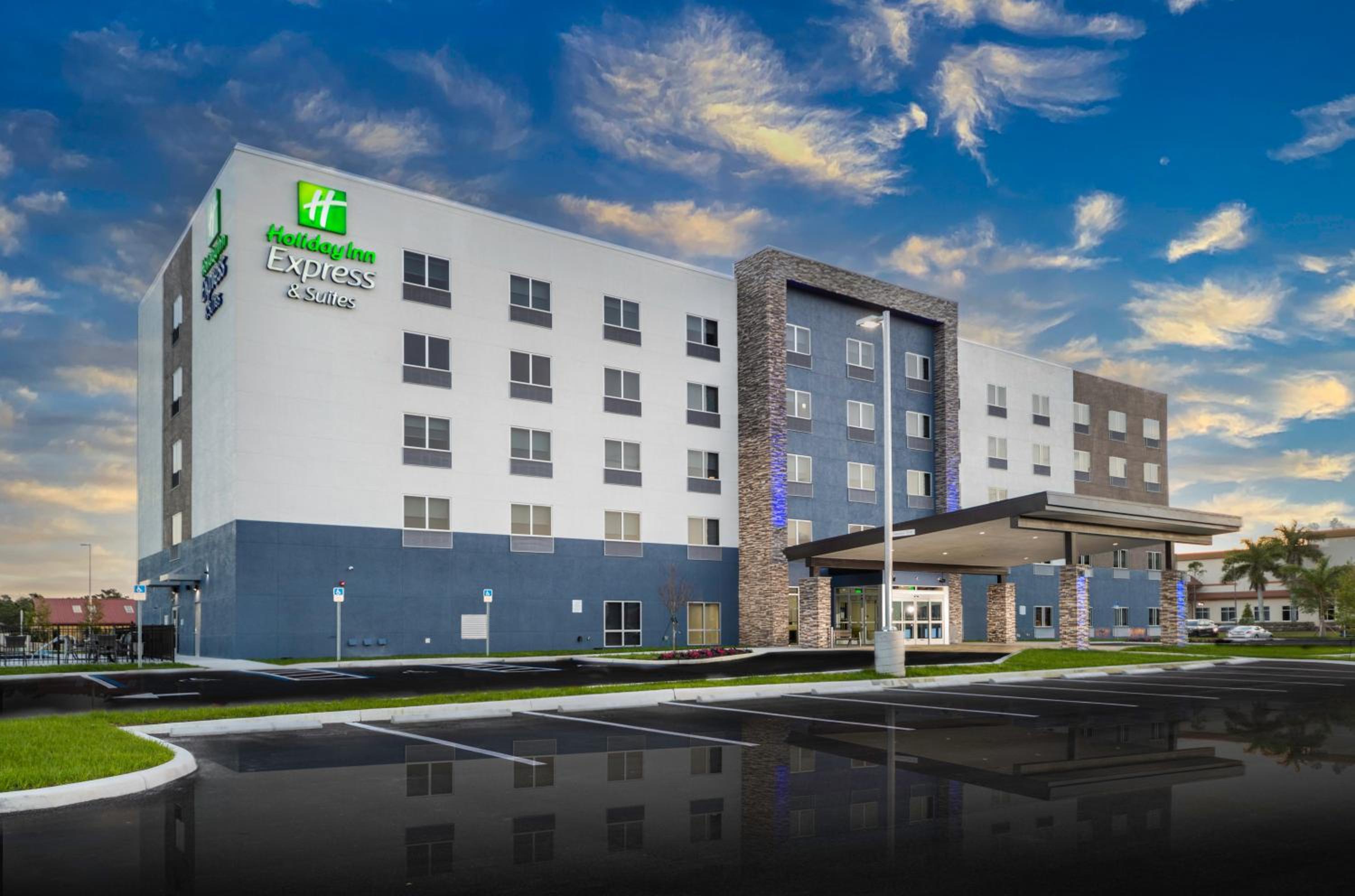 Hotel Holiday Inn Express & Suites Fort Myers Airport By Ihg