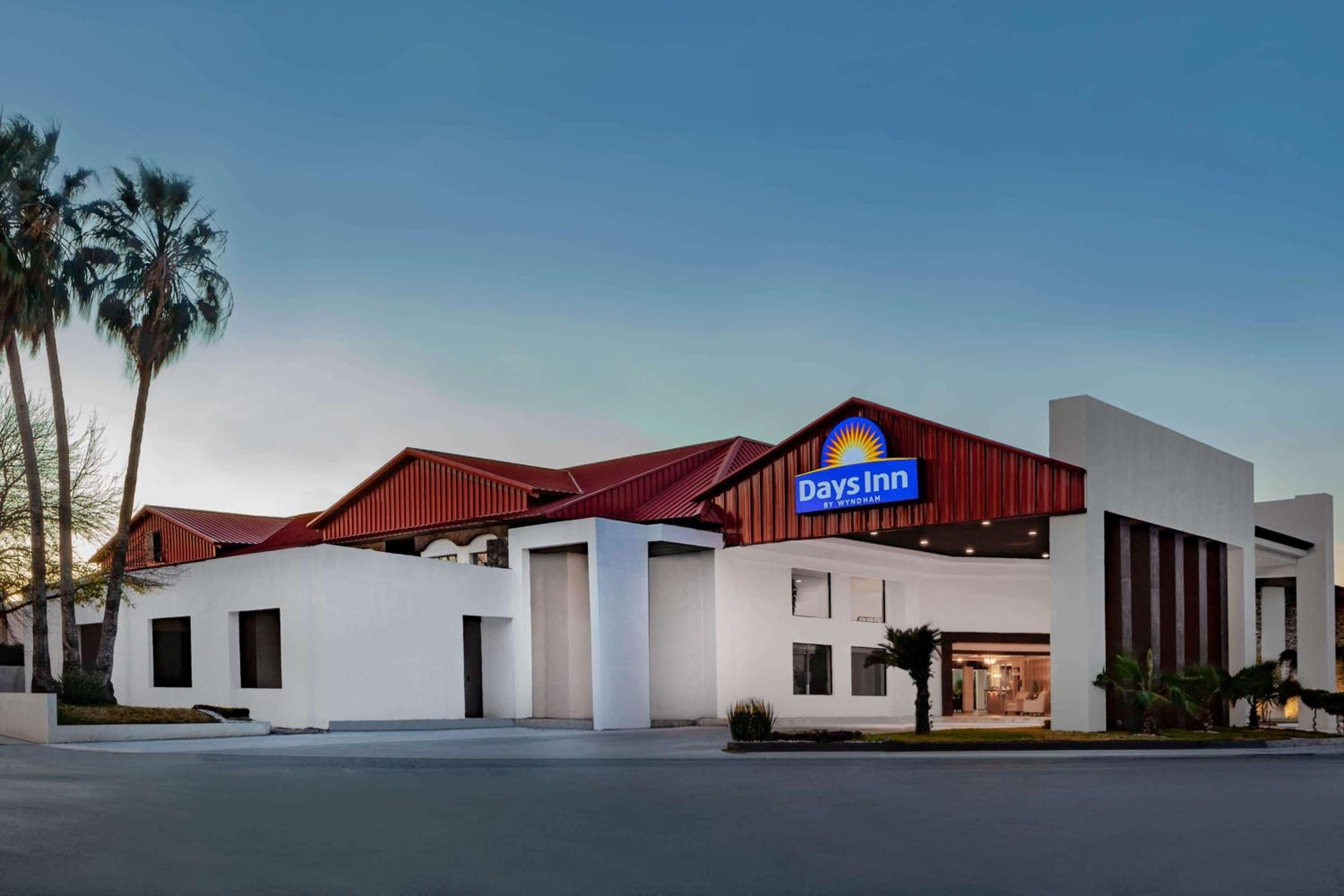 Eagle Pass Vacations - Days Inn by Wyndham Piedras Negras - Property Image 1