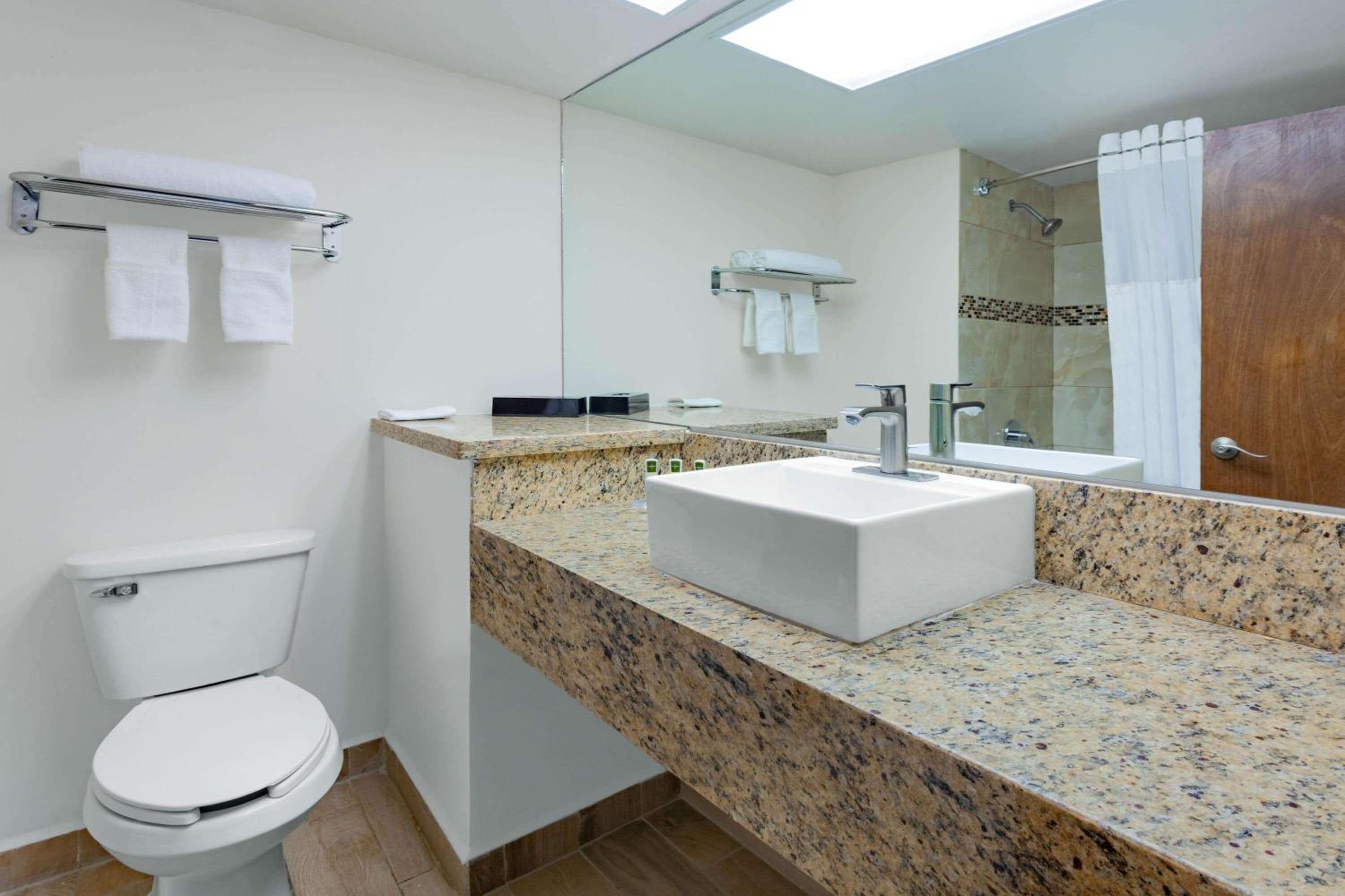 Days Inn by Wyndham Piedras Negras - Property Image 8