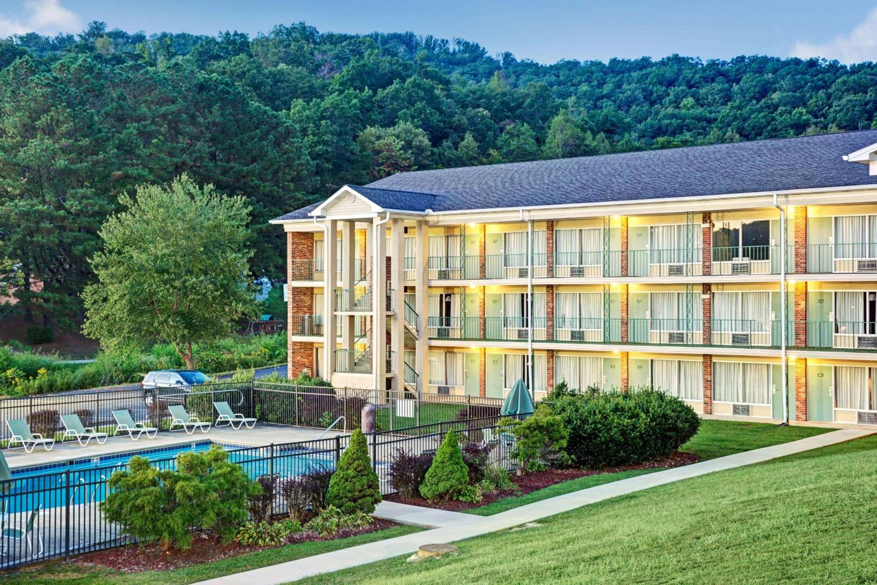 Days Inn by Wyndham Jellico - Tennessee State Line view 2