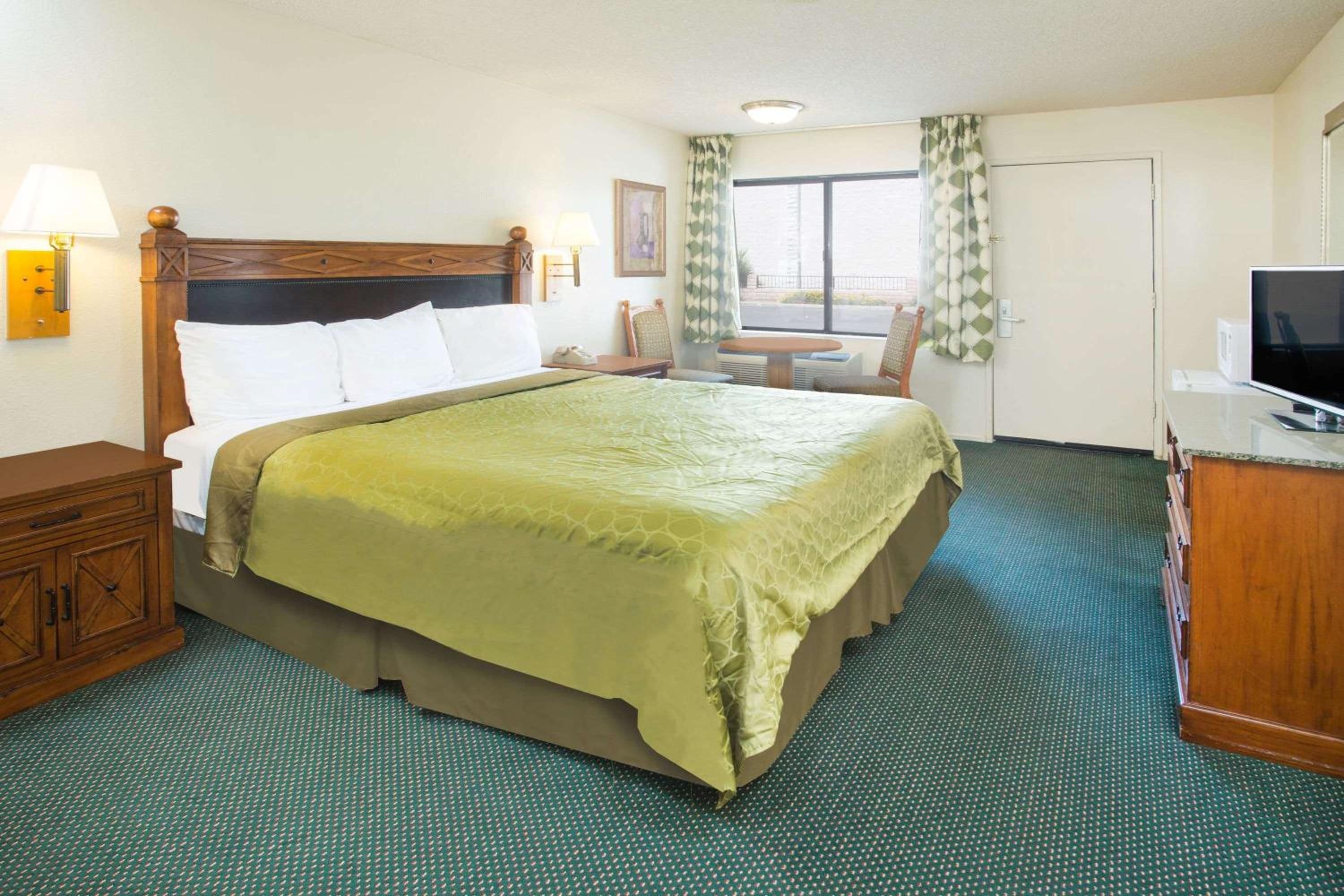 Travelodge by Wyndham Indio - Property Image 3