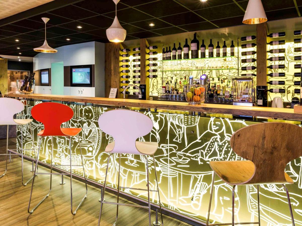 bar