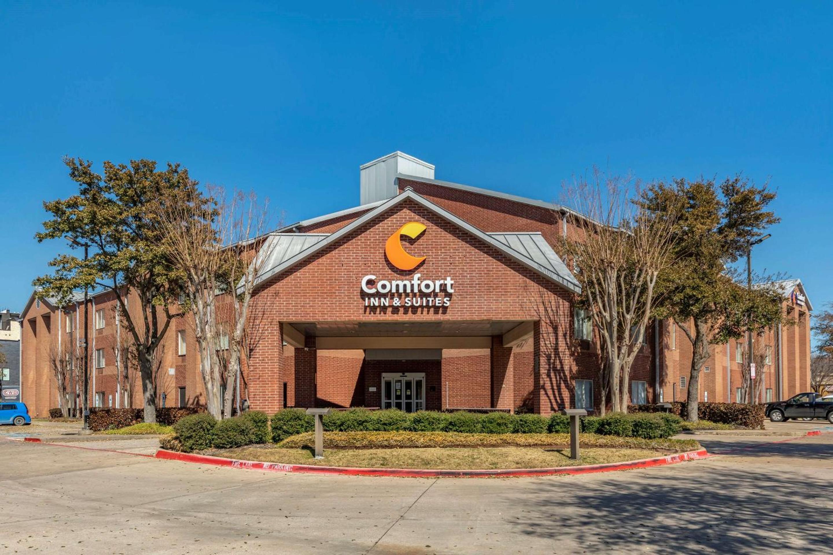 Hotel Comfort Inn & Suites North Dallas-Addison - Image 1