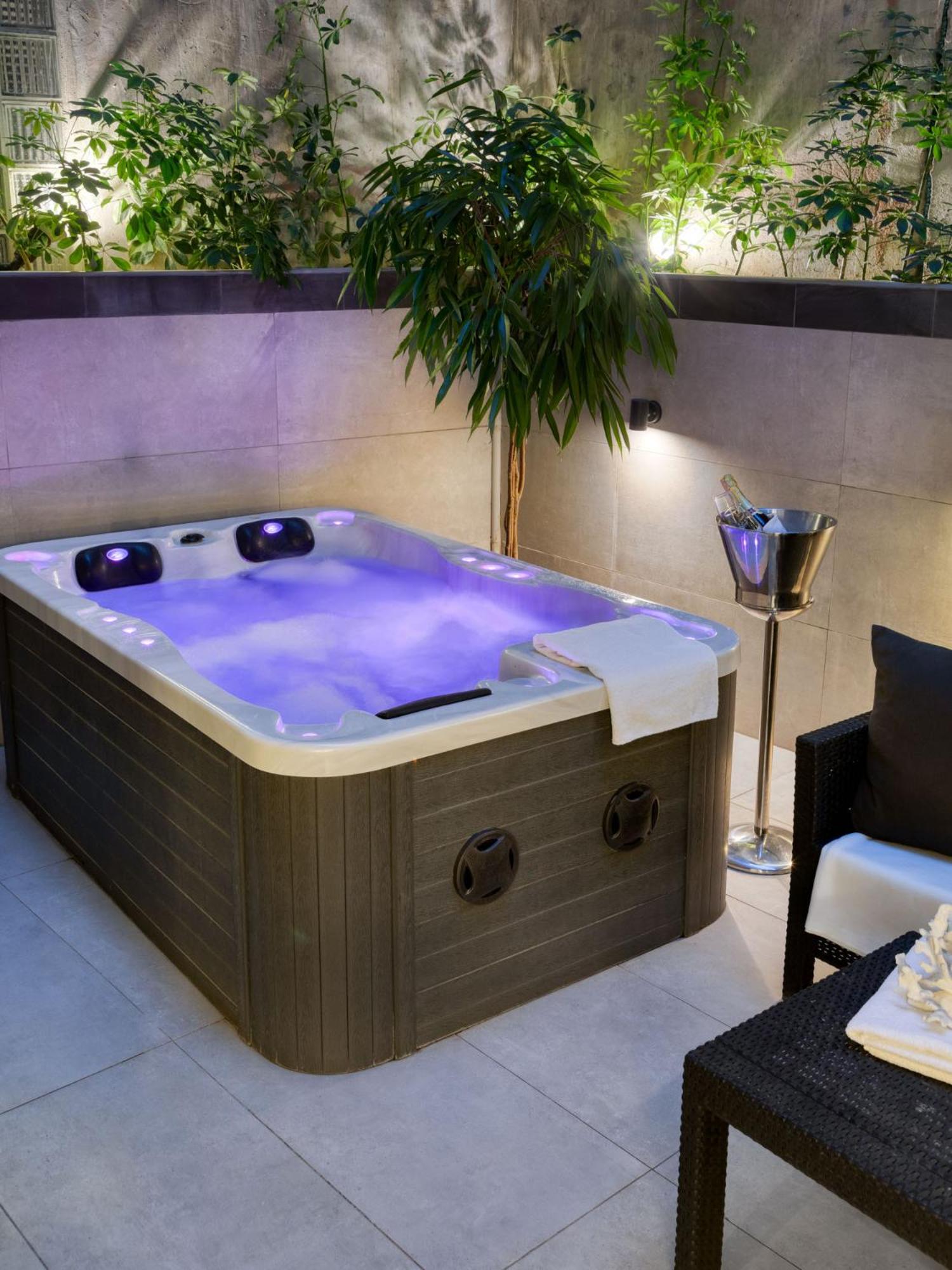 47 Luxury Suites