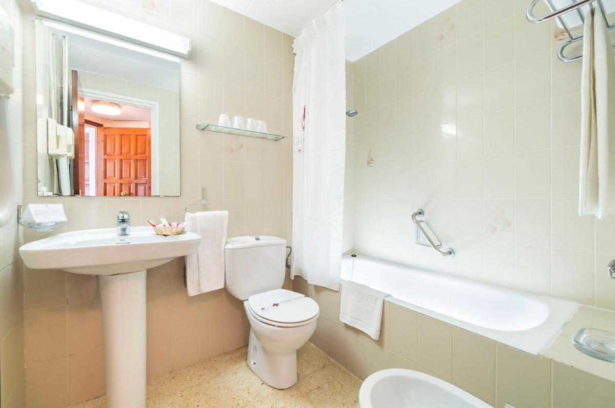 Apartamentos Guitart — photo 13