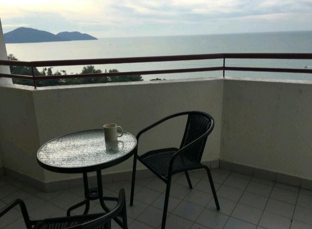 PoolView Resort Batu Ferringhi 502 - 2 Rooms photo 6