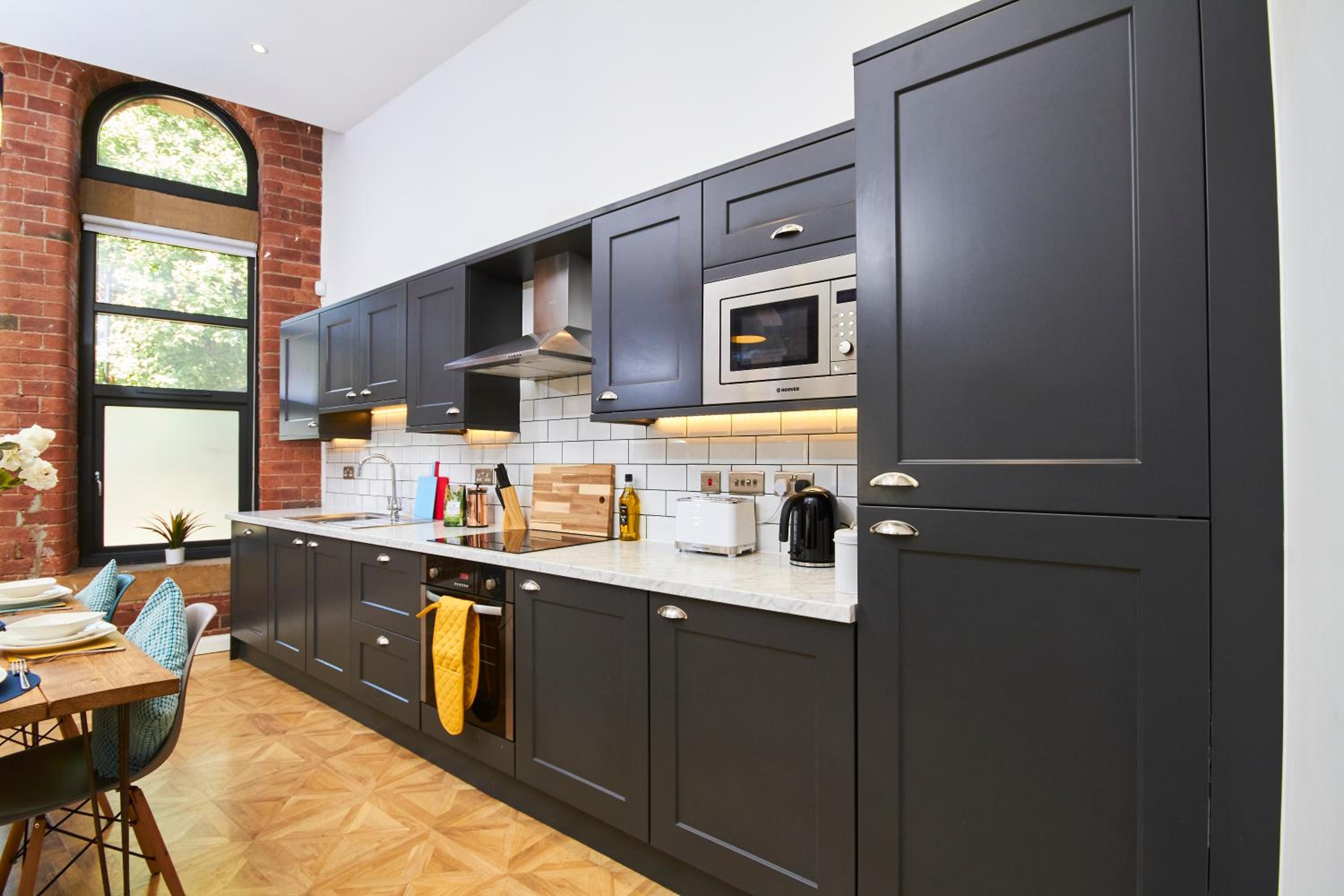 2Bed NYC Style Apartment in Central Leeds view 5