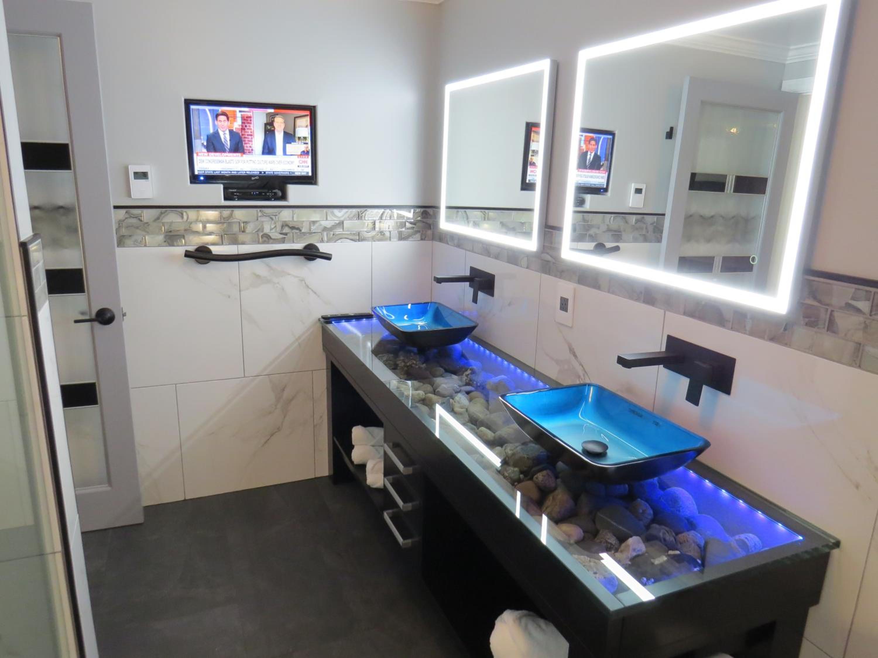 Dockside Suites