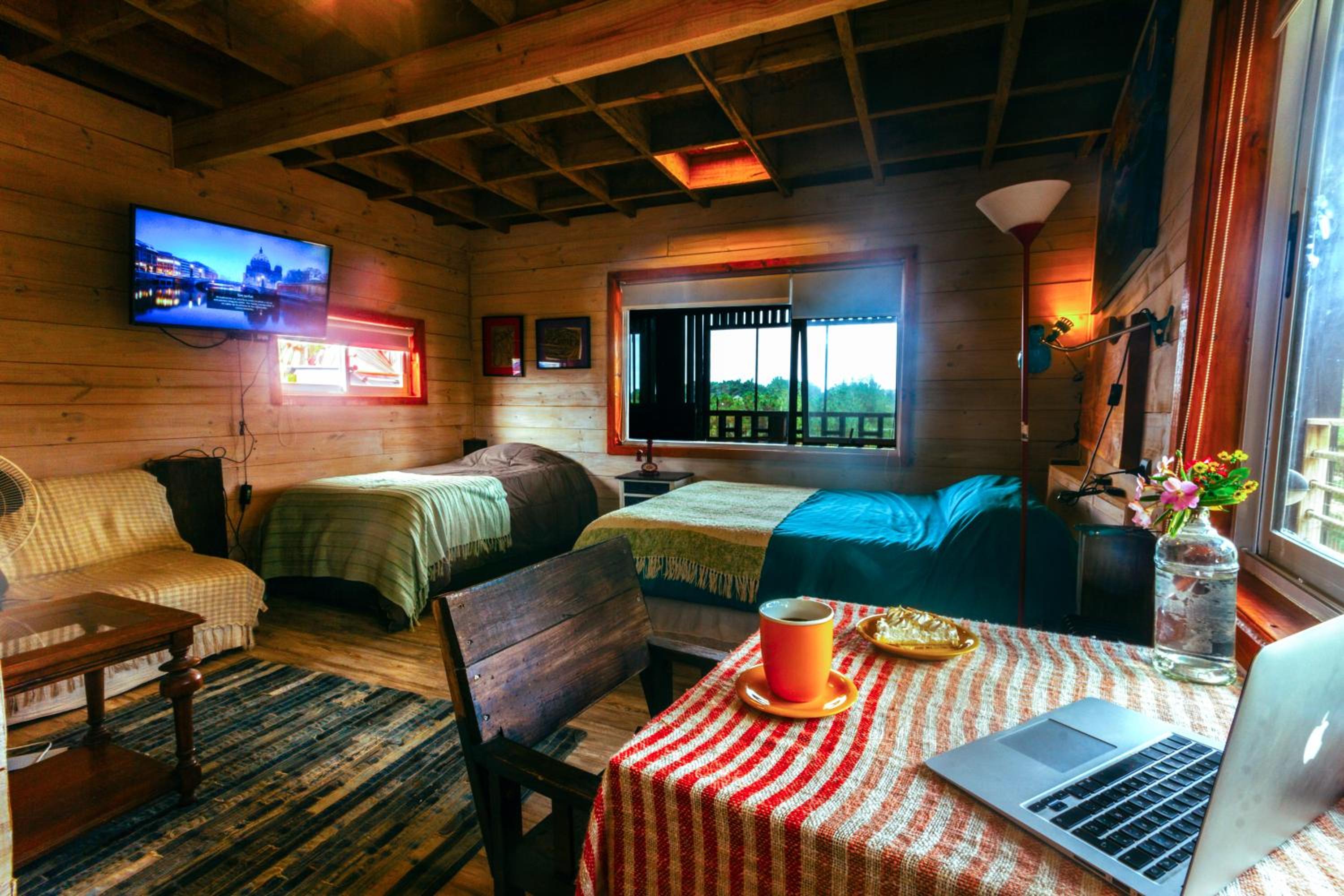 Sirena Insolente Hostel & Suites