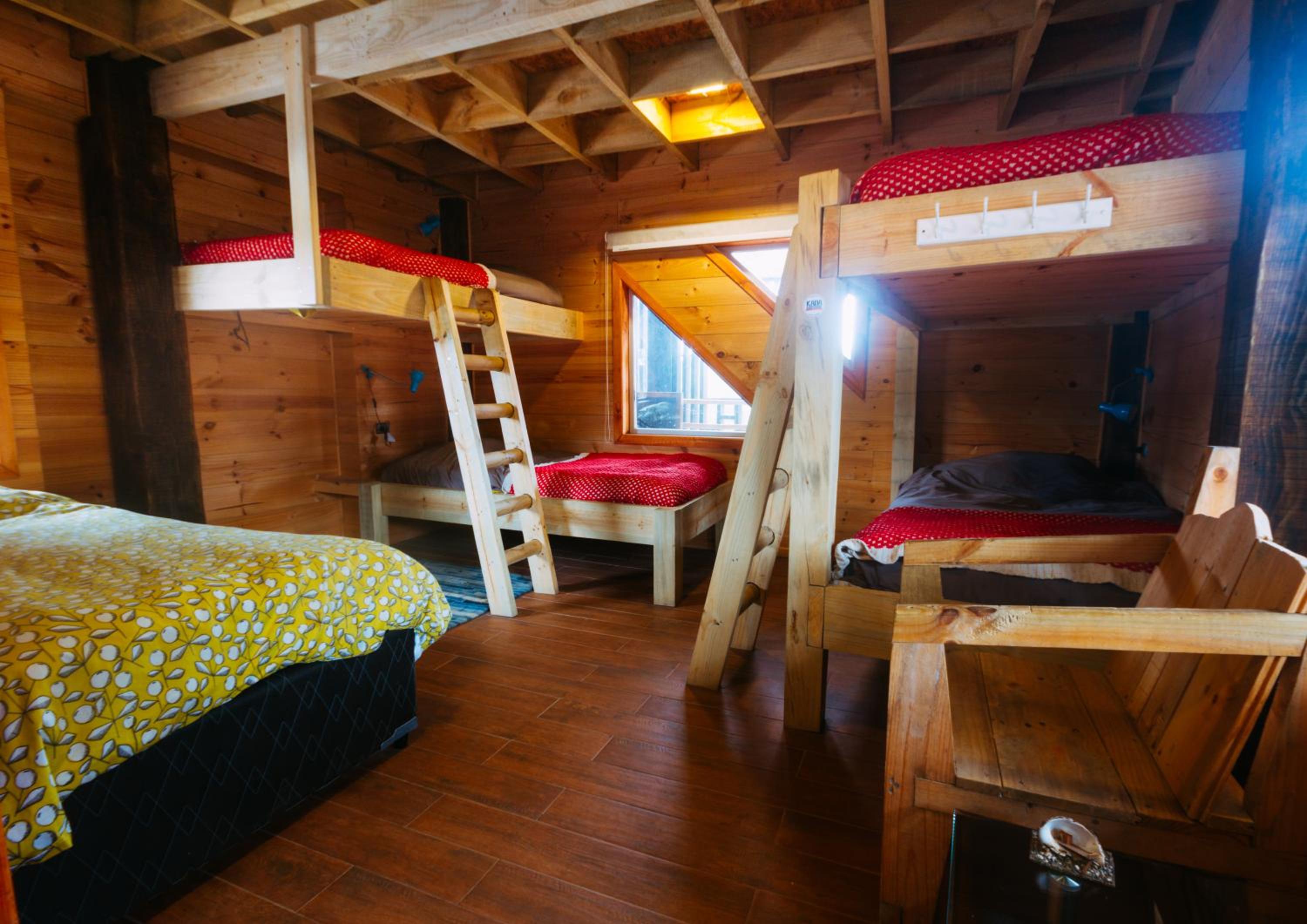 Sirena Insolente Hostel & Suites