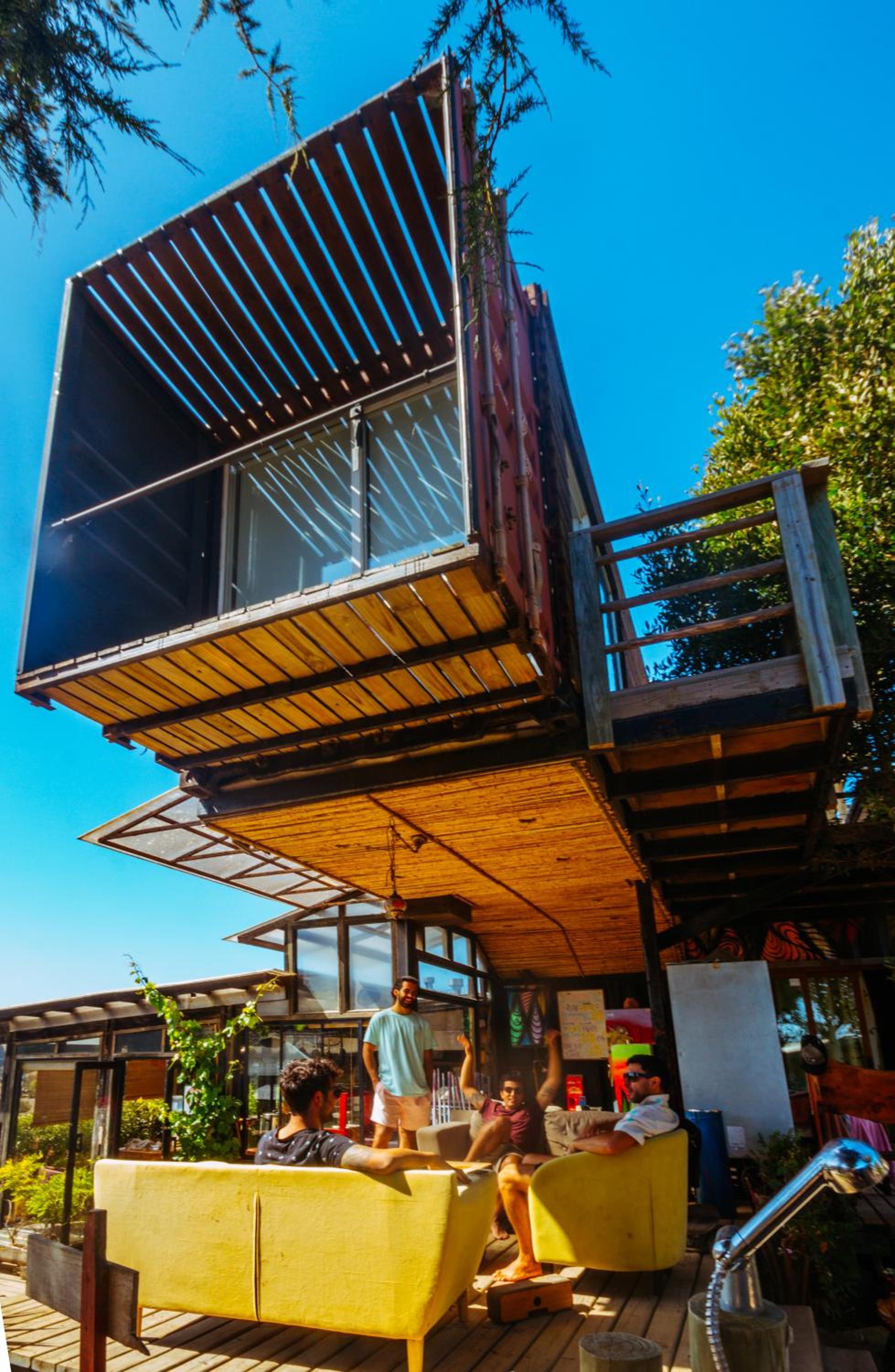 Sirena Insolente Hostel & Suites