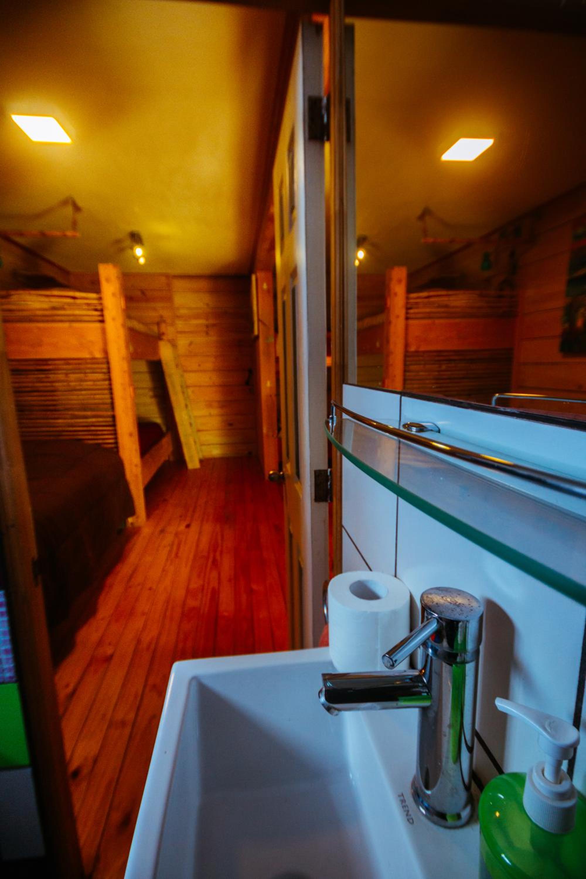 Sirena Insolente Hostel & Suites