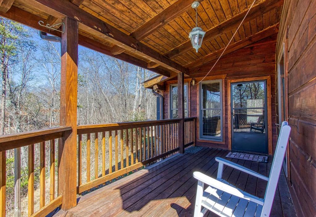 Livin' Lodge, Hot Tub, WIFI, 560 FREE tickets each paid day, Pool Table, WIFI! view 4