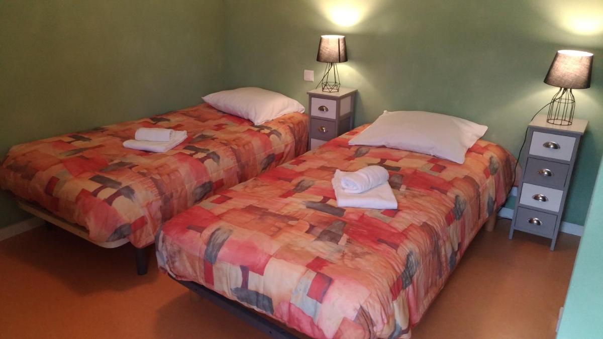 LE LION D'OR en Avrillé — hotel room