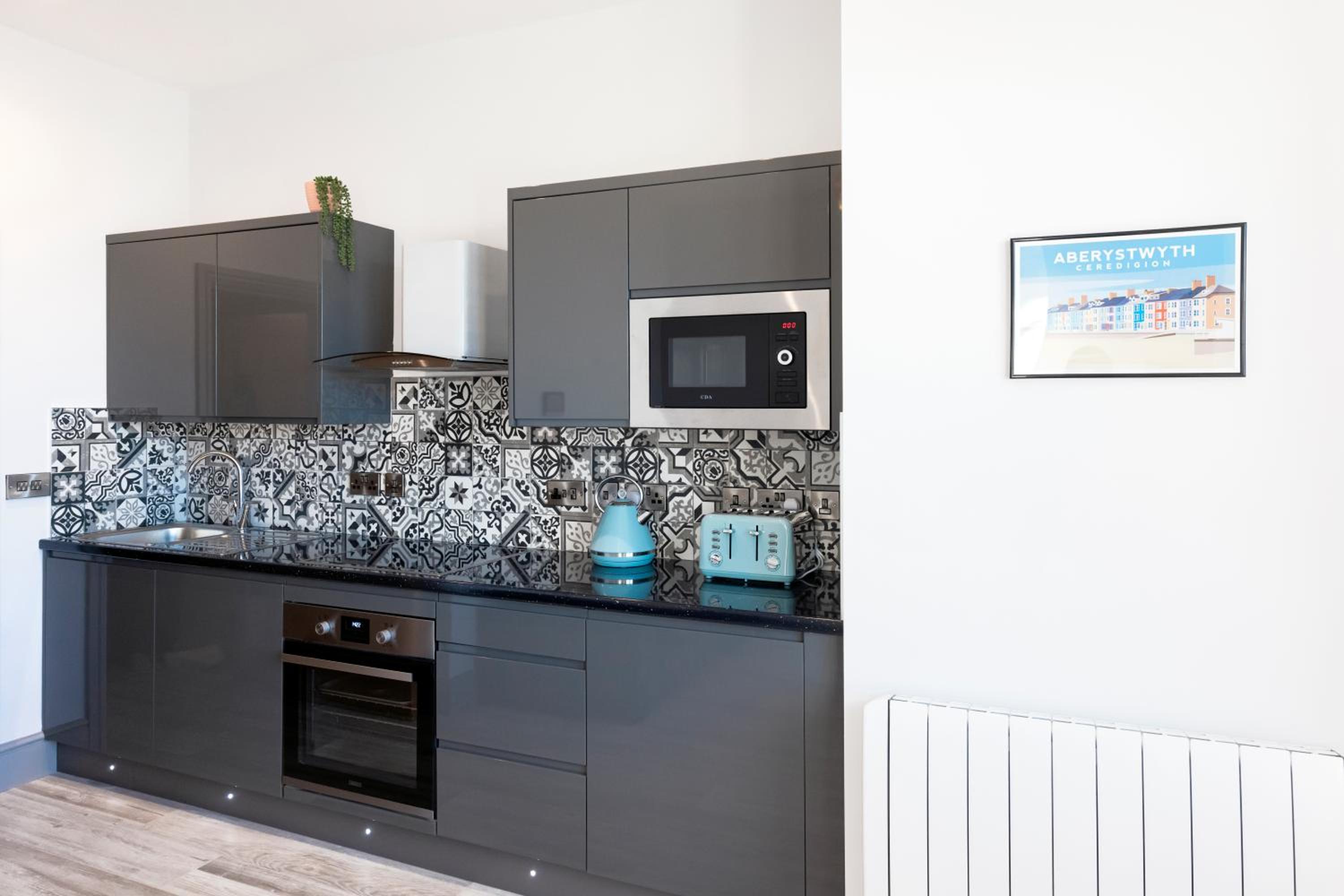 New central seafront apartment- stunning sea views