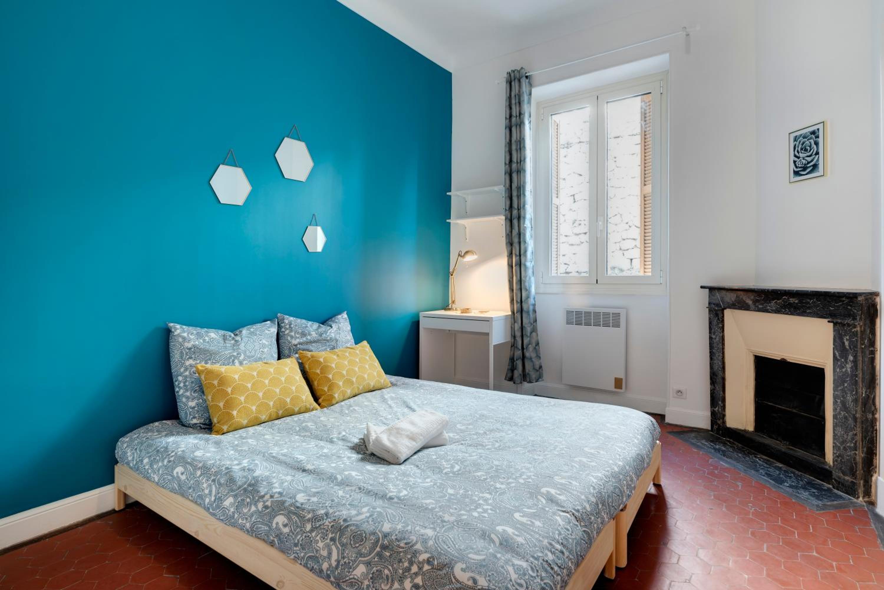 Cosy and Trendy 3 Bedrooms train tramway view 4