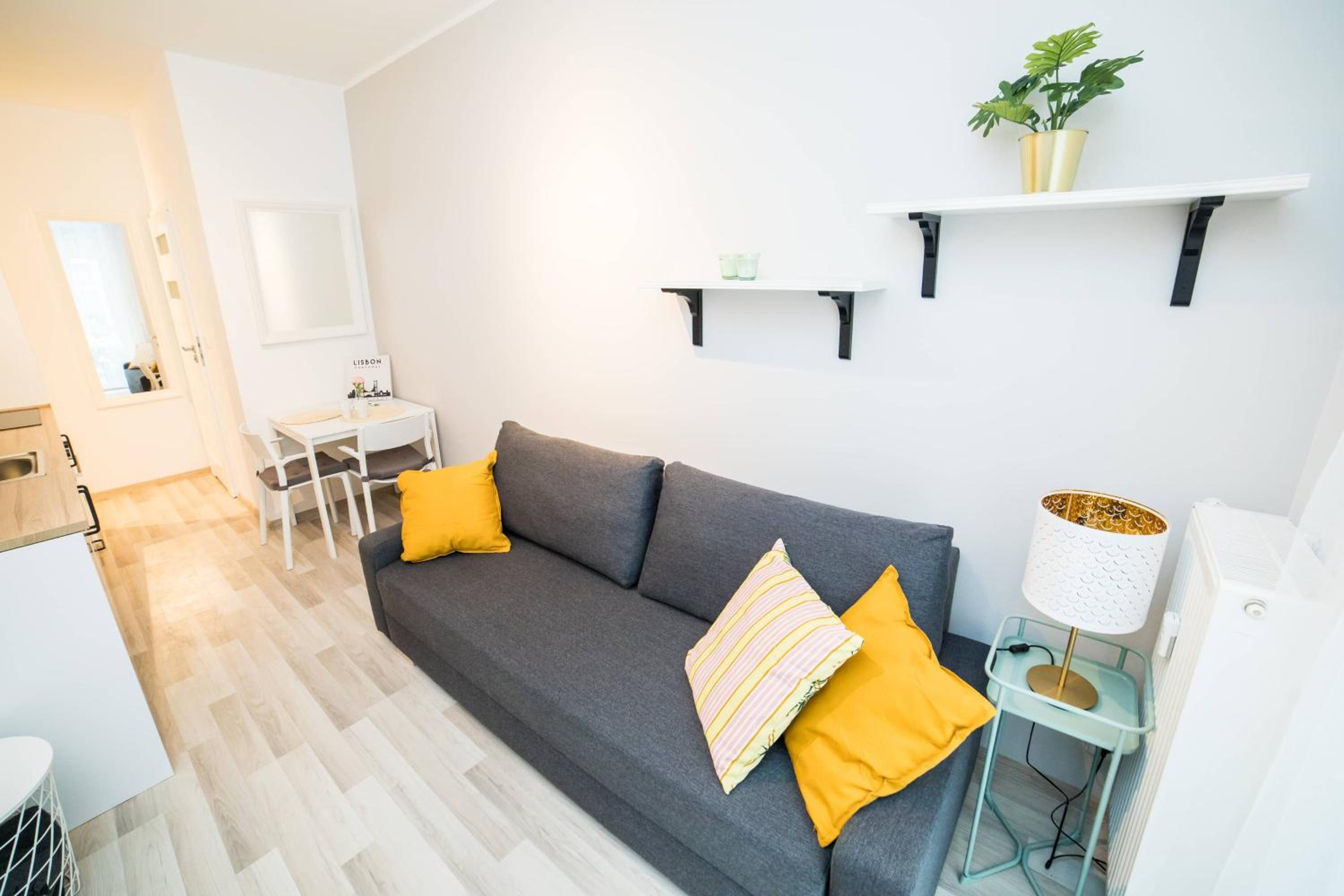 Hey Stay Apartment with private garden view 4