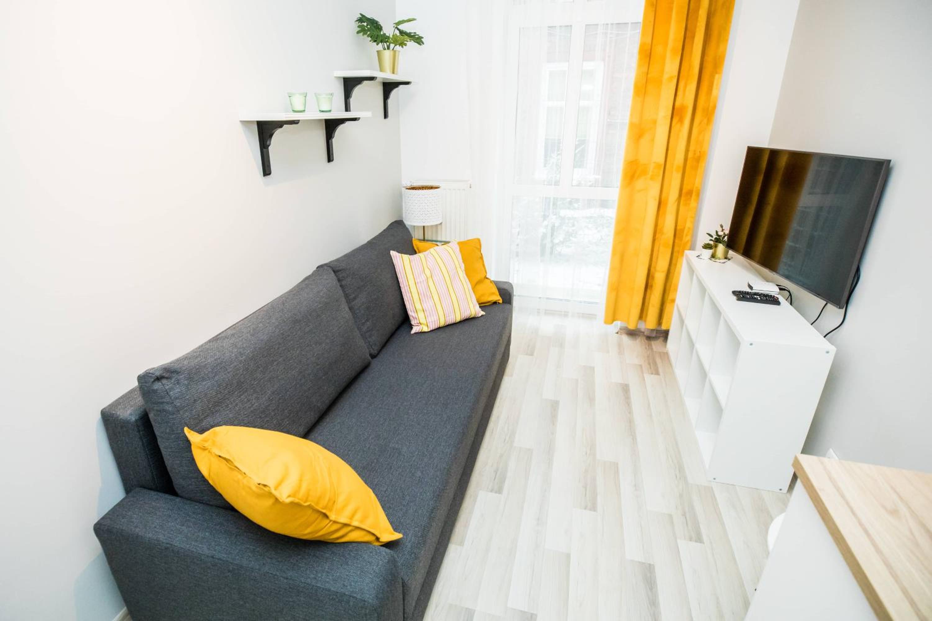 Hey Stay Apartment with private garden view 3