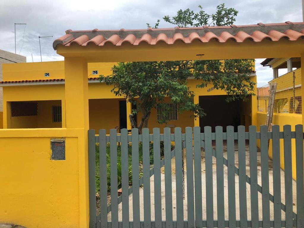 Casa espaçosa com Piscina próximo a Praia e lagoa