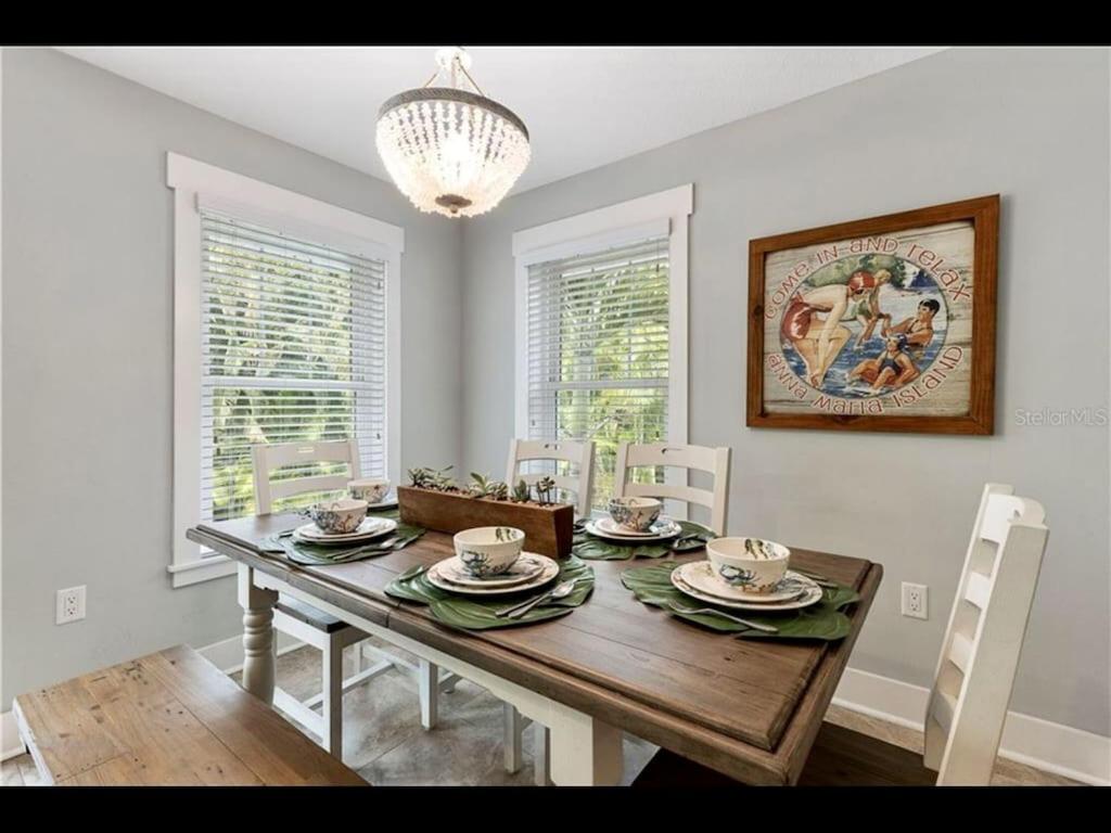 AMI/Holmes Beach - 3/2 Home - Private Heated Pool and Yard - walk to beach view 5