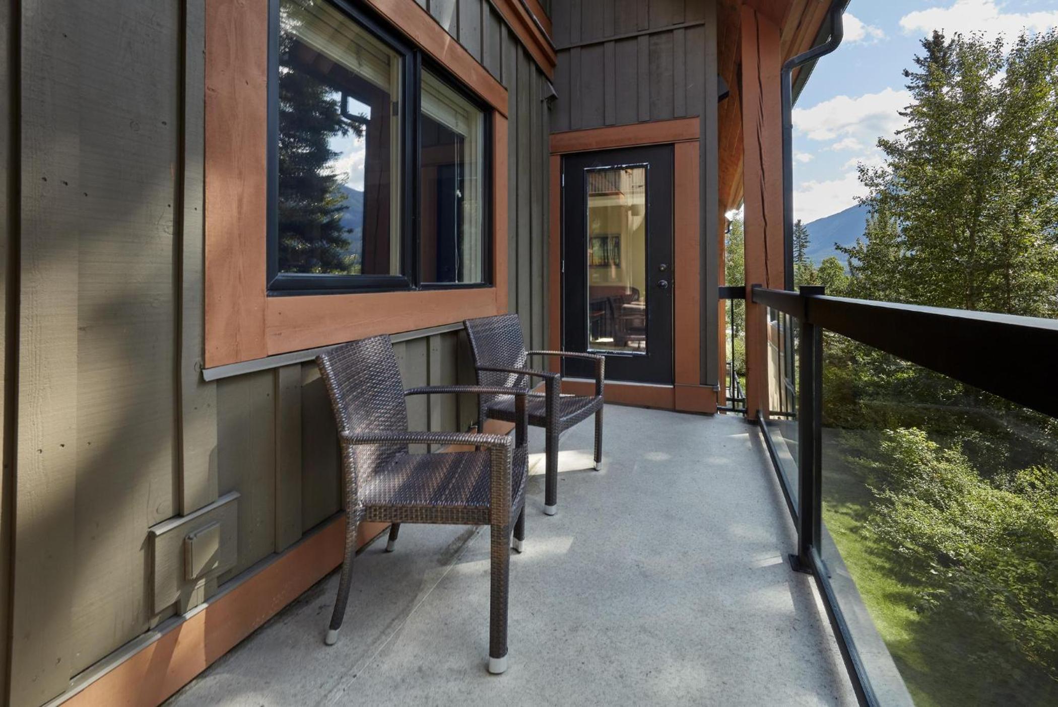 Star Suite -Luxurious condo with 3 fireplaces, and open Pool!