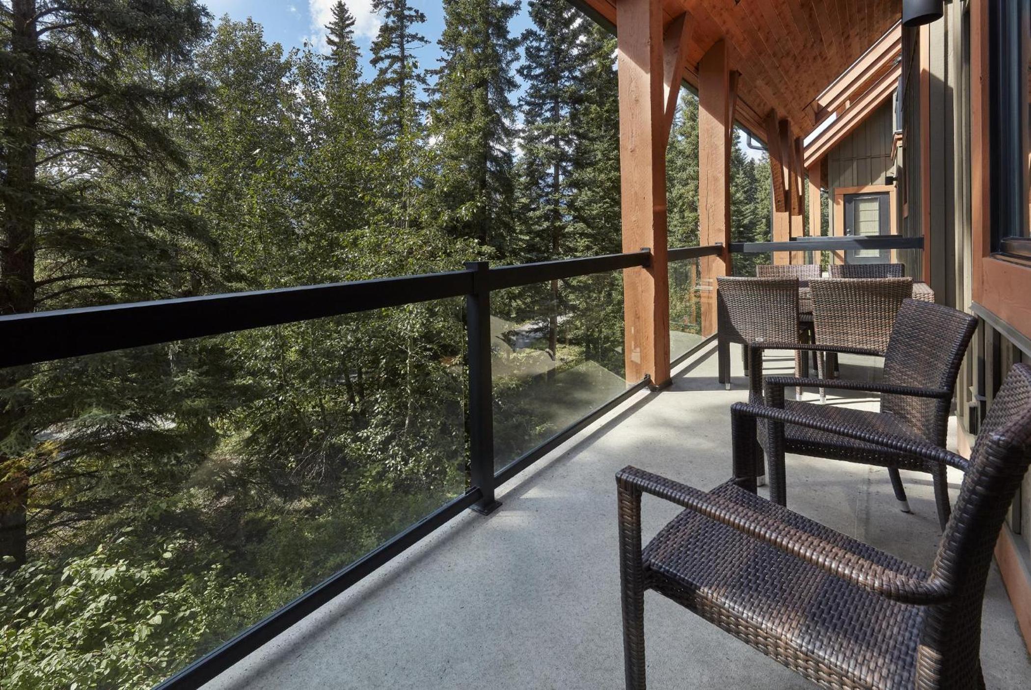 Star Suite -Luxurious condo with 3 fireplaces, and open Pool!