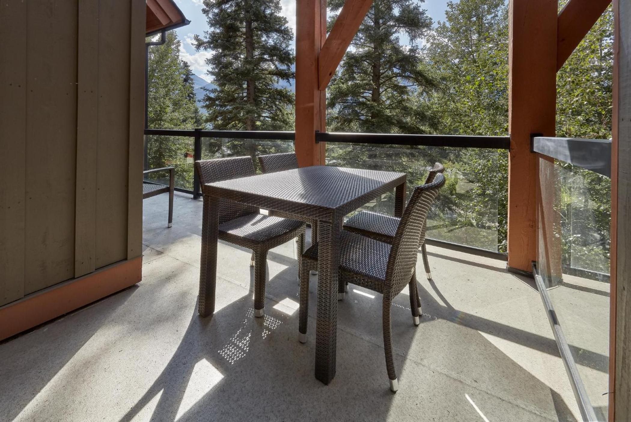 Star Suite -Luxurious condo with 3 fireplaces, and open Pool!
