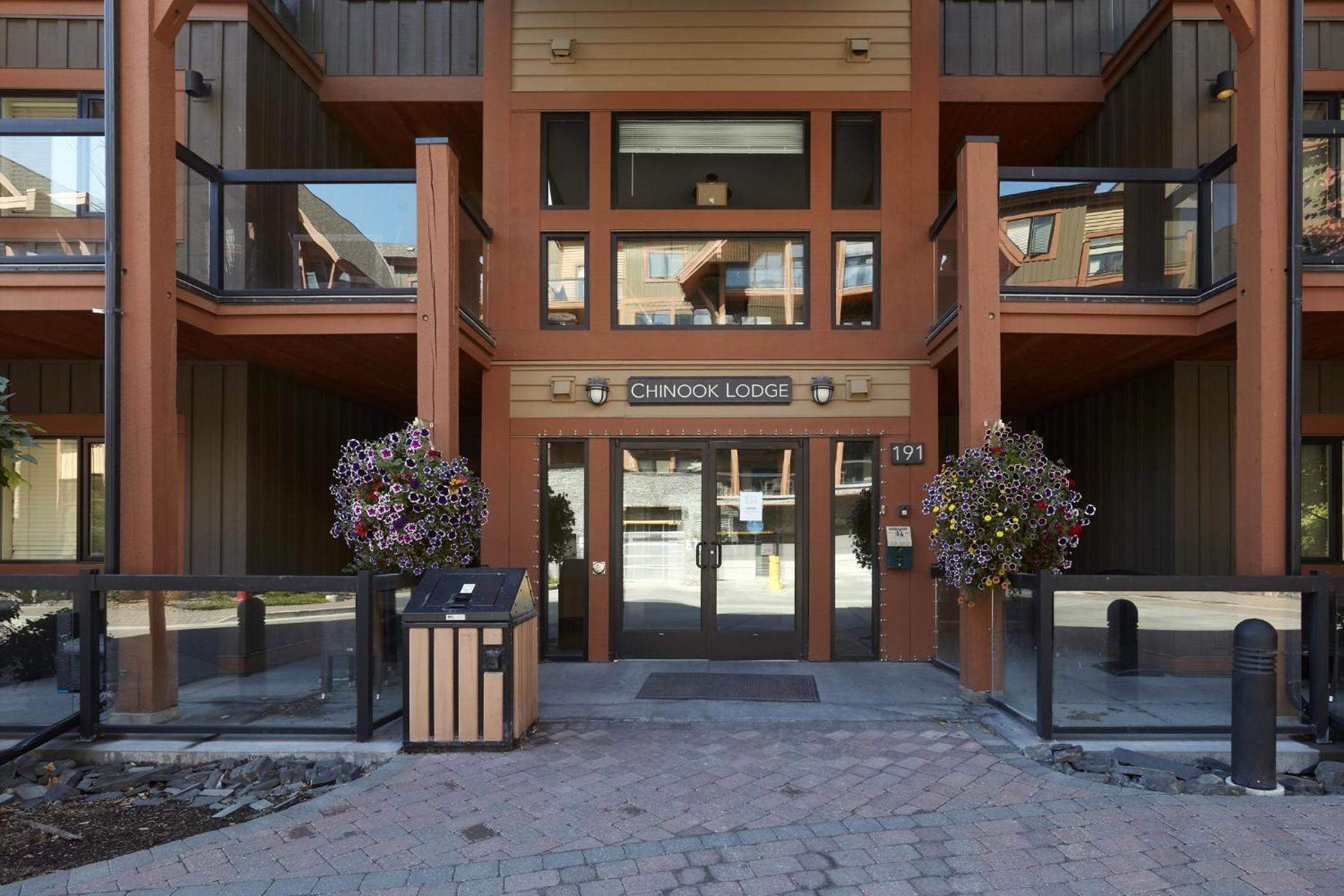 Star Suite -Luxurious condo with 3 fireplaces, and open Pool!