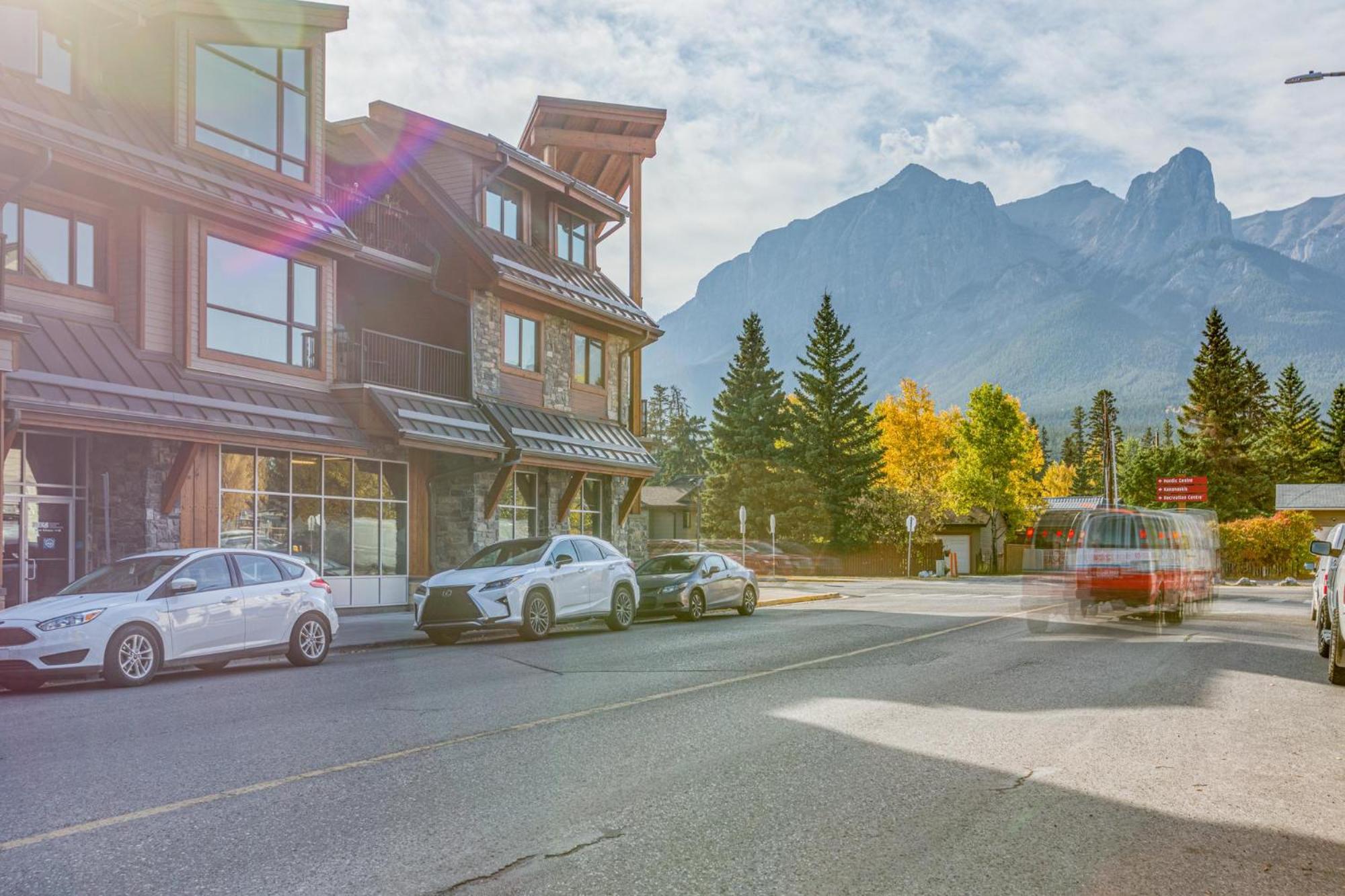 Rundle Rise - Spacious Condo Steps from Main Street