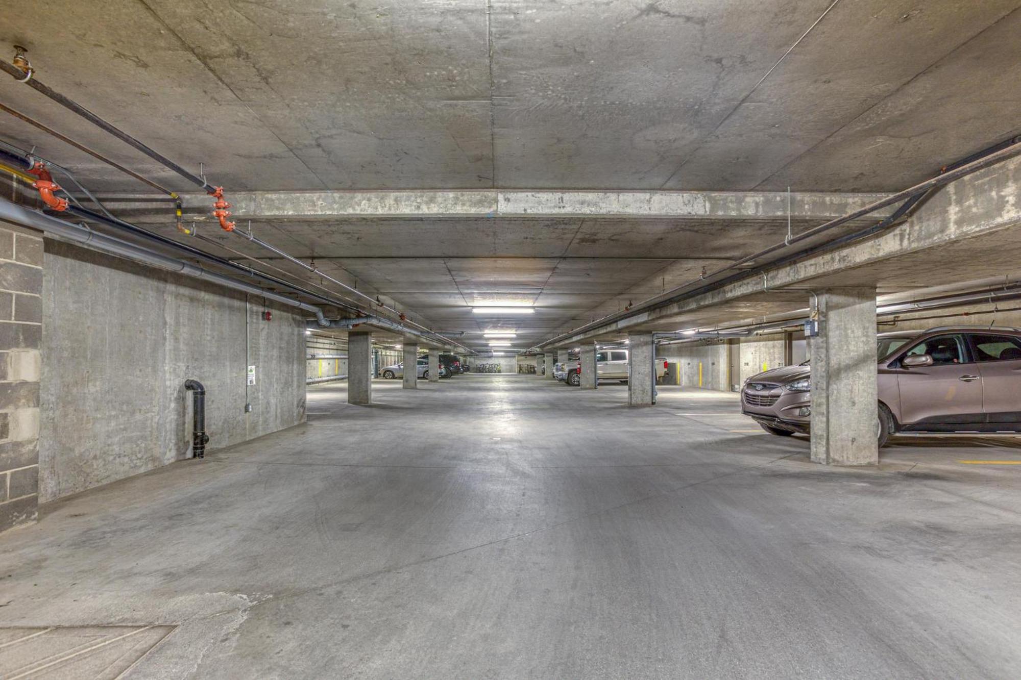 Rundle Rise - Spacious Condo Steps from Main Street