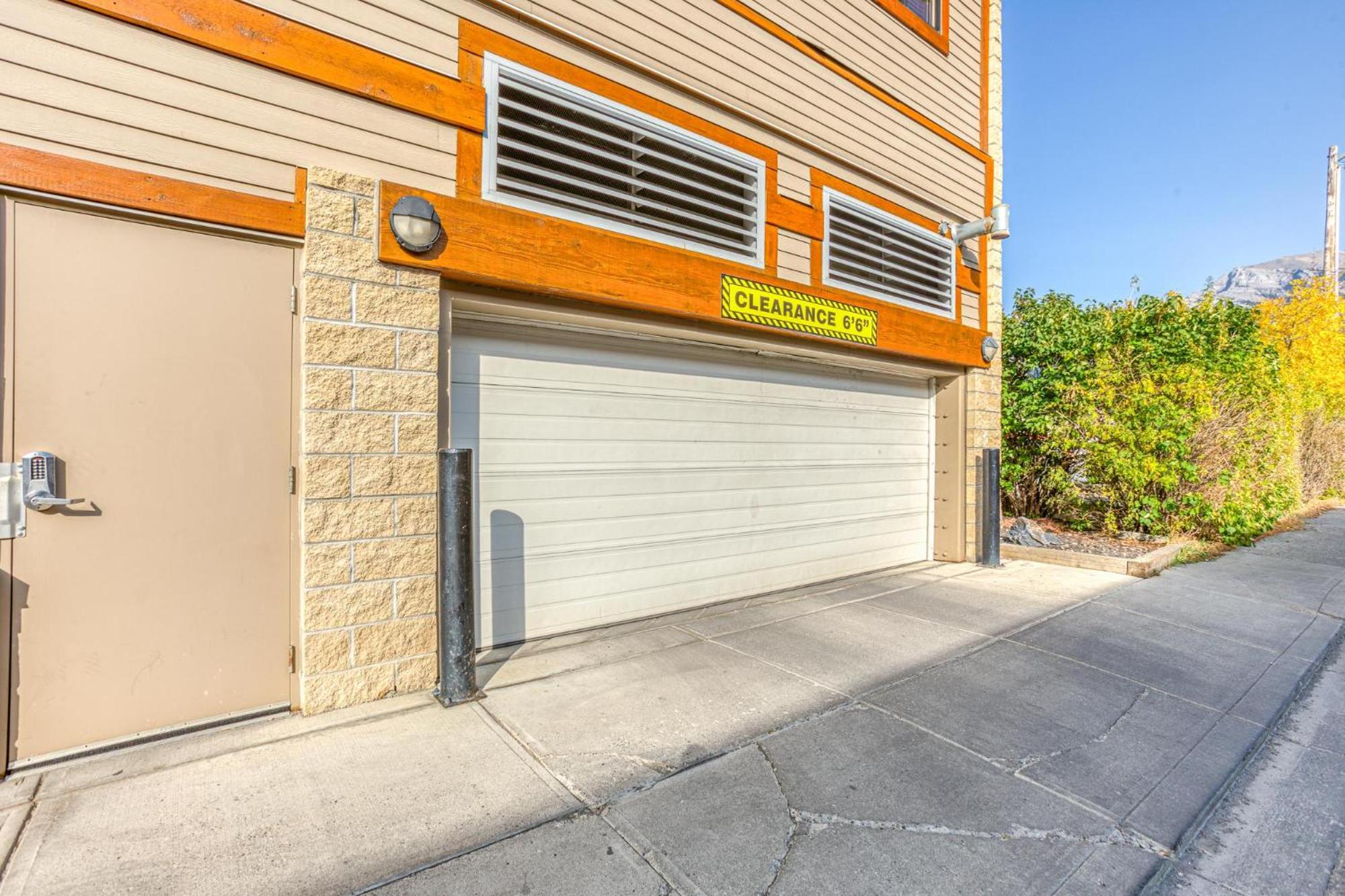 Rundle Rise - Spacious Condo Steps from Main Street