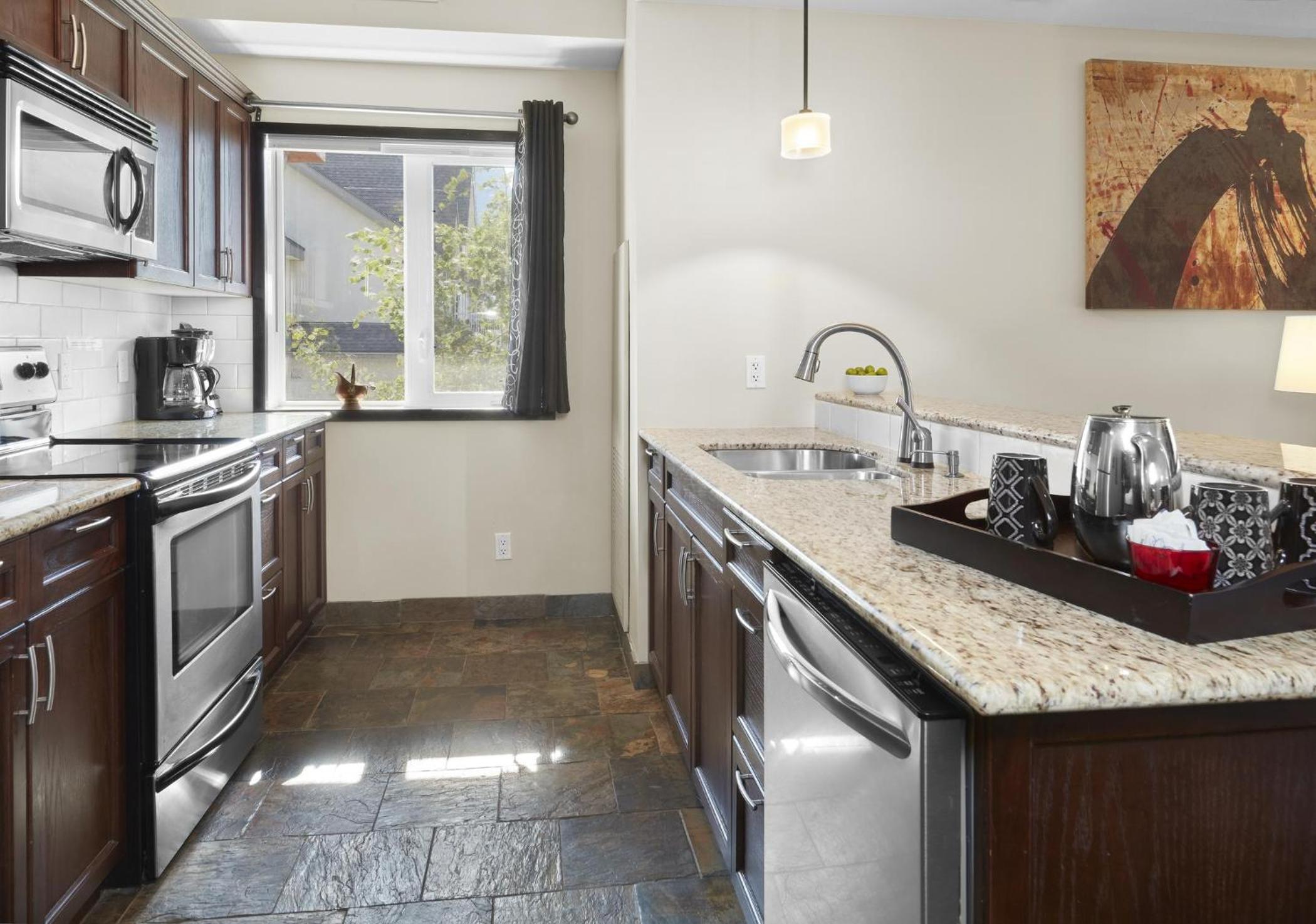 Sundance Suite - Beautiful Condo With Open Pool And Hot Tub