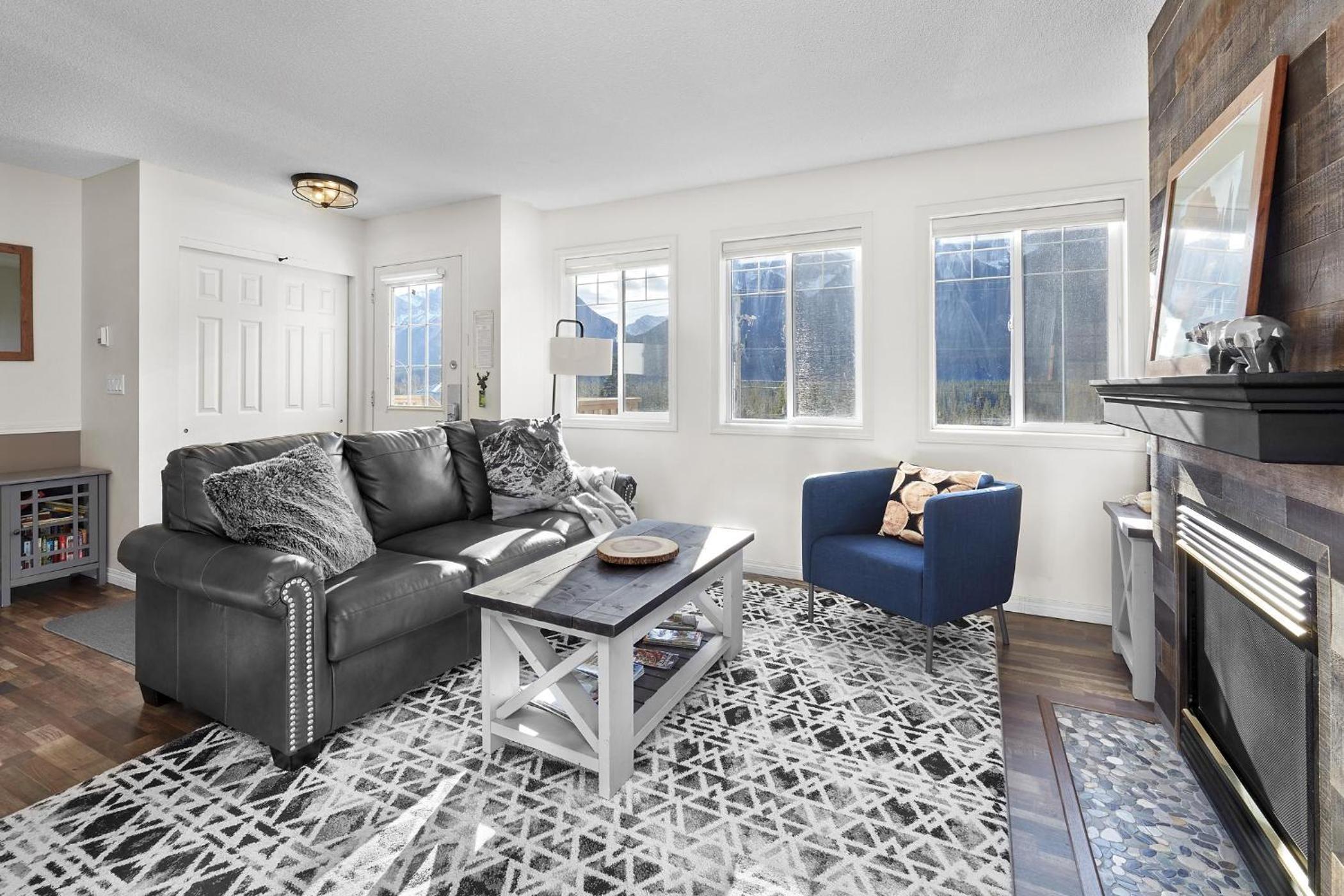 Hotel Mountain Gate - Pet Friendly 2BR w Mountain Views and open hot tub - Image 1