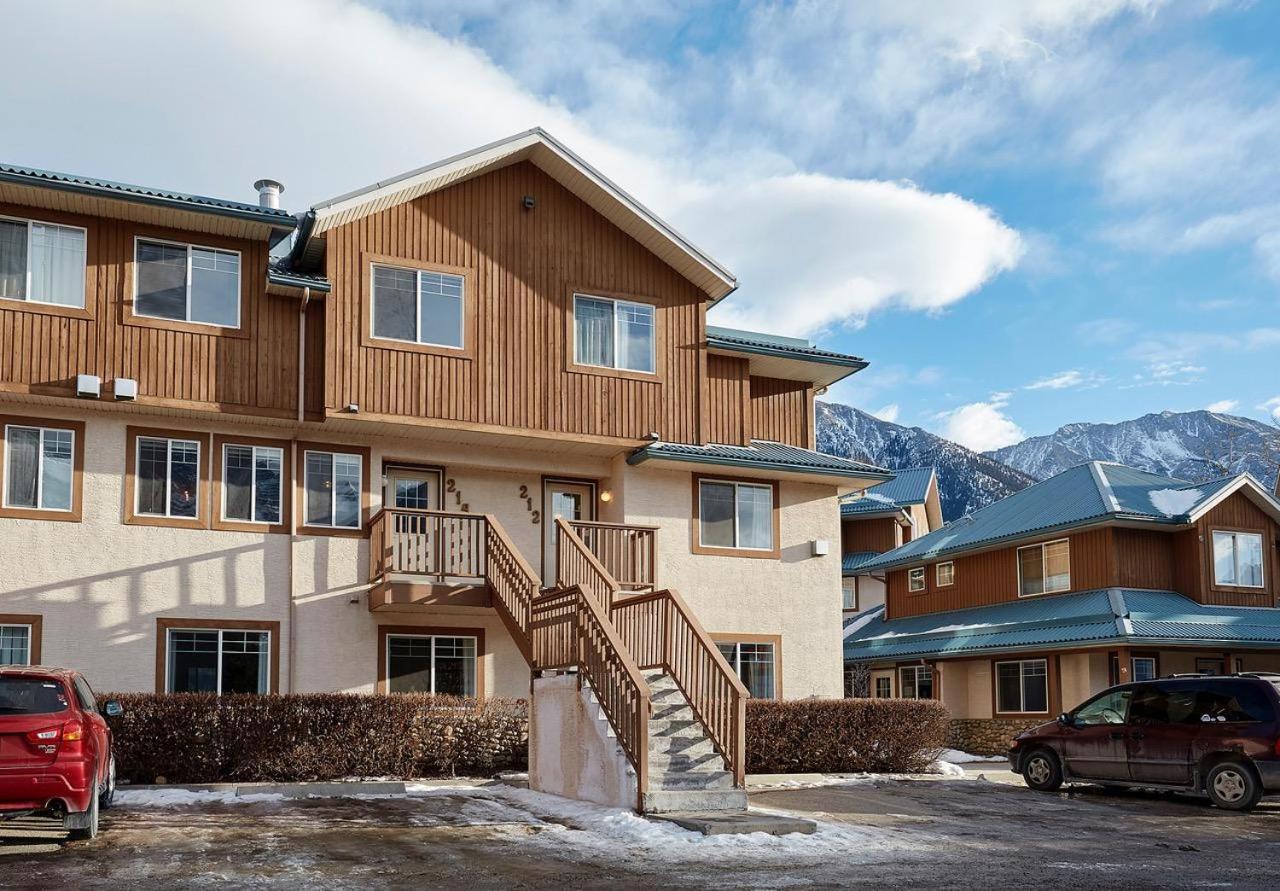 Mountain Gate - Pet Friendly 2BR w Mountain Views and open hot tub