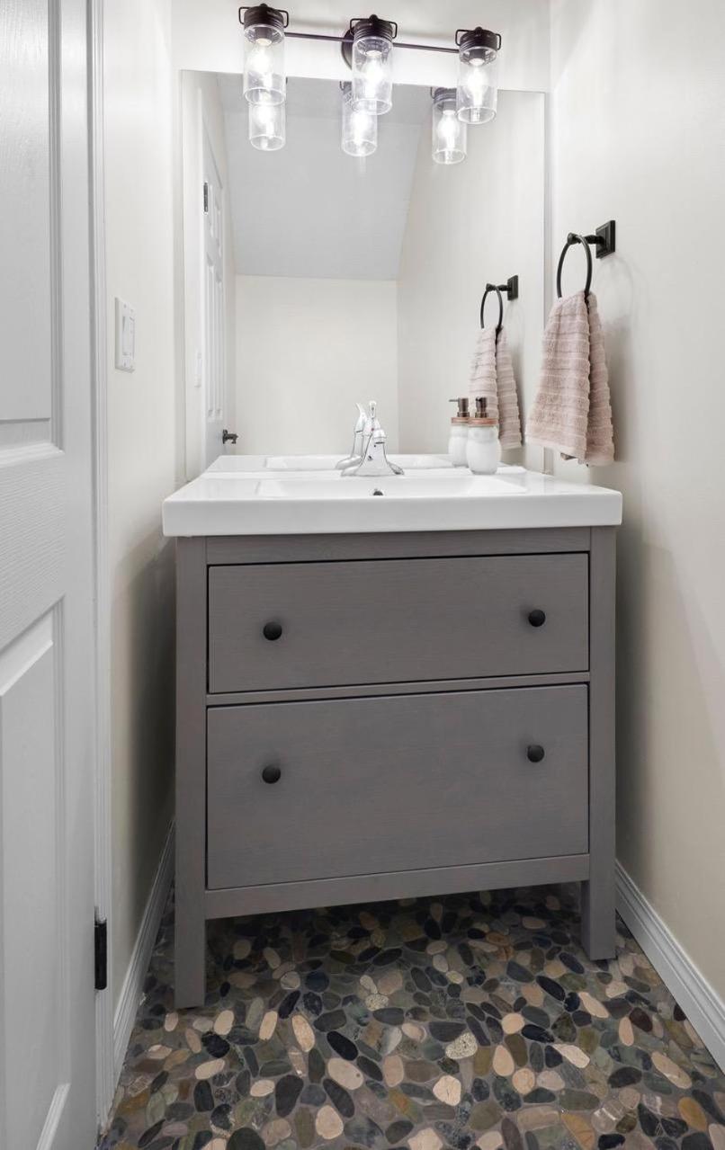Mountain Gate - Pet Friendly 2BR w Mountain Views and open hot tub