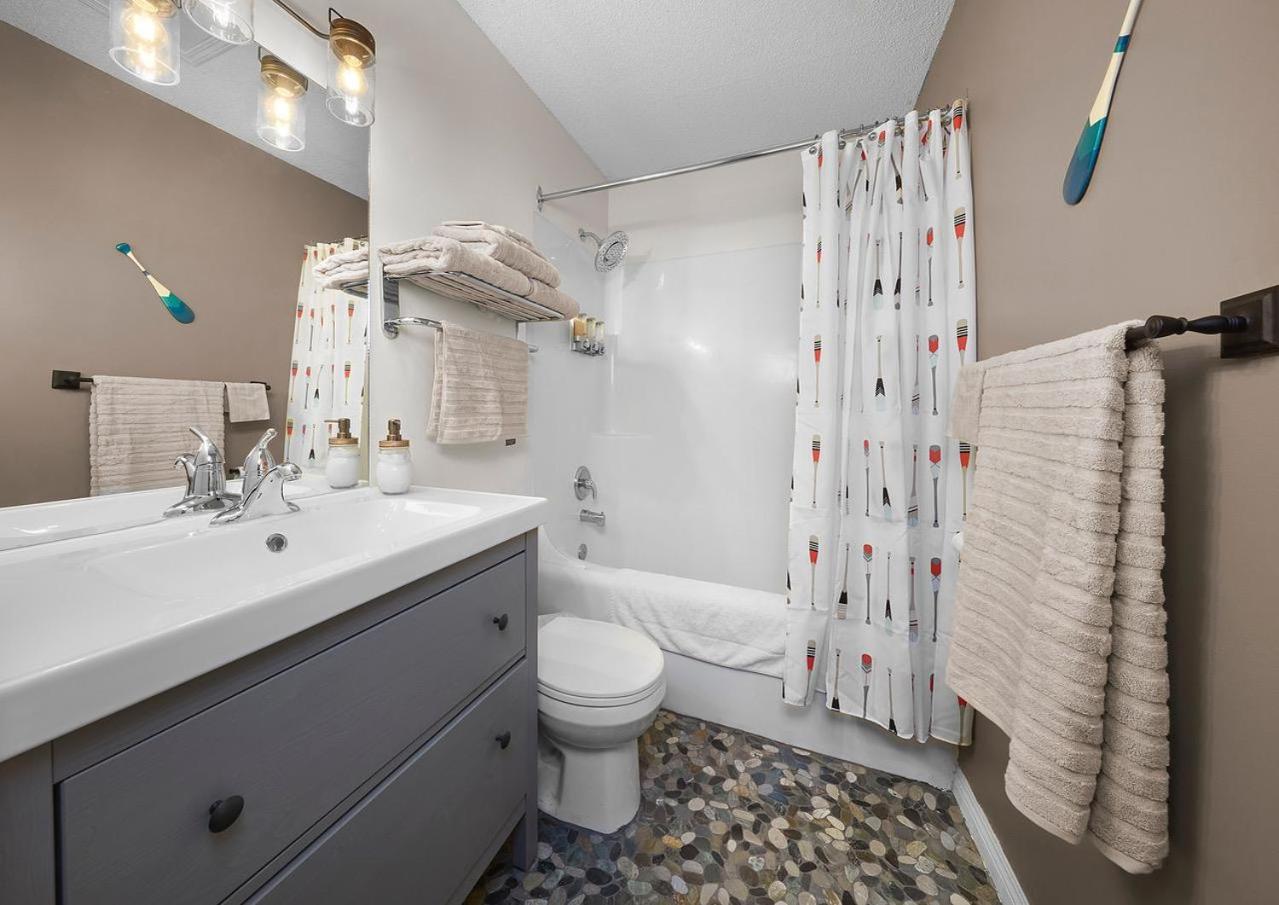 Mountain Gate - Pet Friendly 2BR w Mountain Views and open hot tub