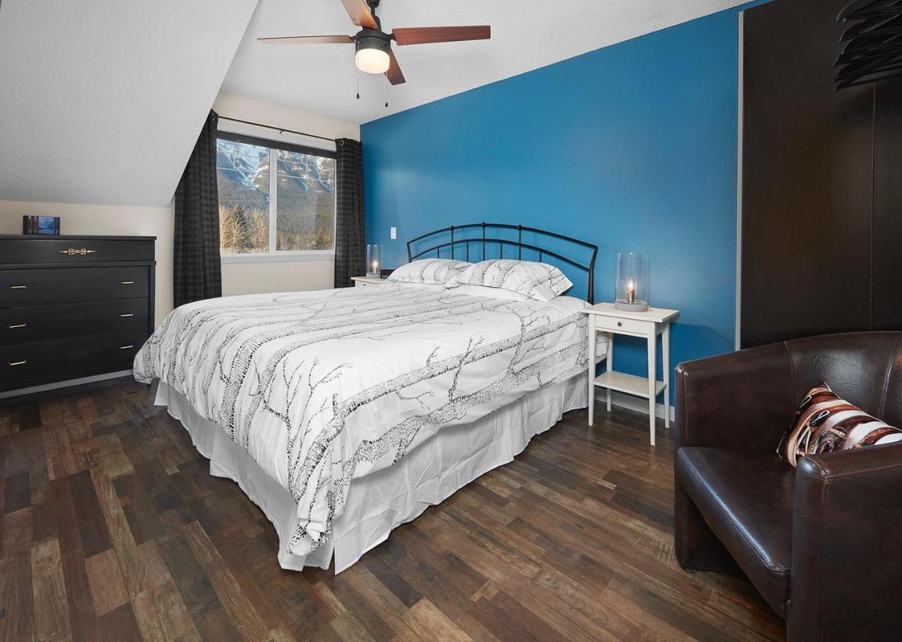 Mountain Gate - Pet Friendly 2BR w Mountain Views and open hot tub