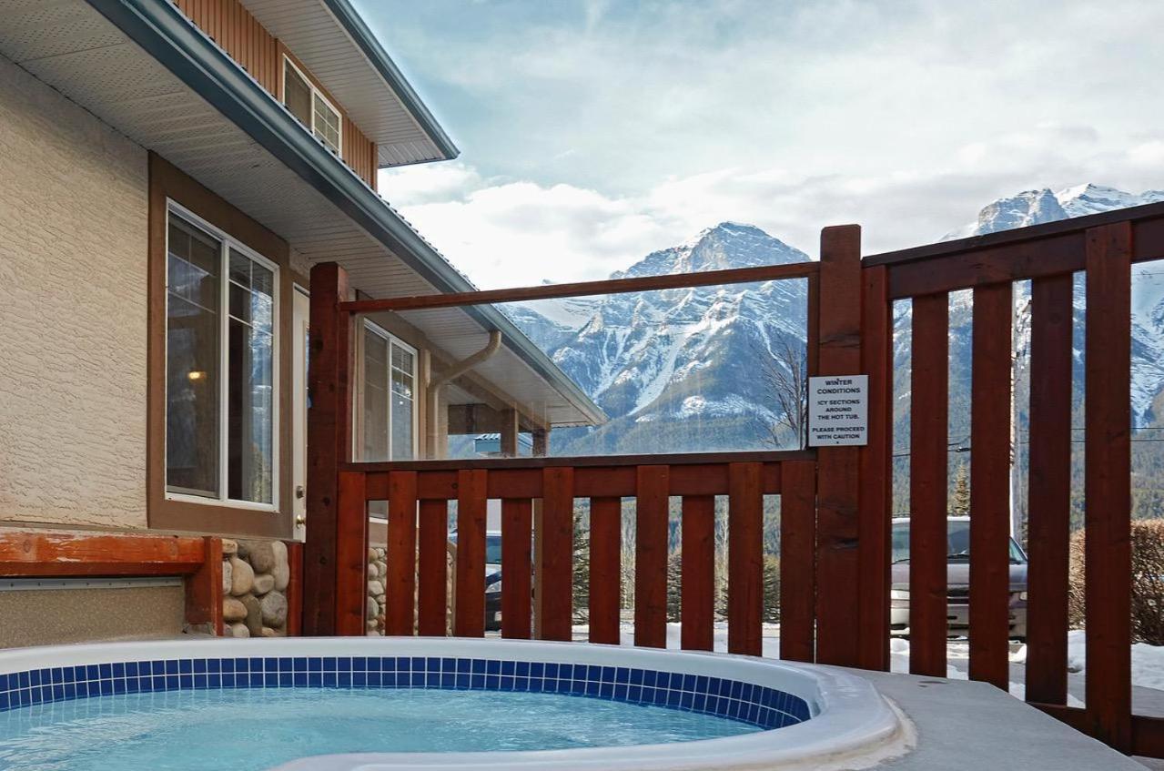 Mountain Gate - Pet Friendly 2BR w Mountain Views and open hot tub