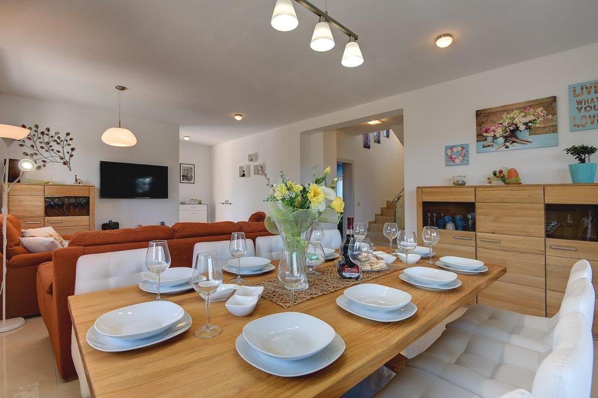 House Veronika view 4
