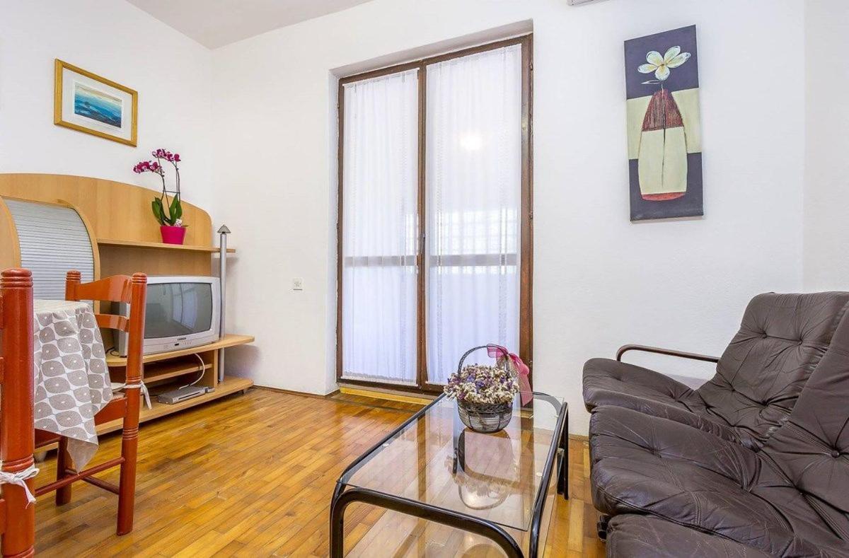 Apartment Dragica
