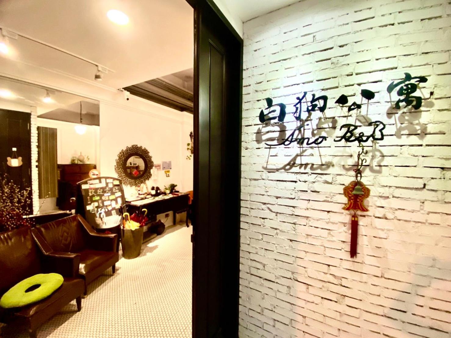 White Dog Apartment Amo B&B City Center Golden Triangle Dongdaemun Night Market view 4