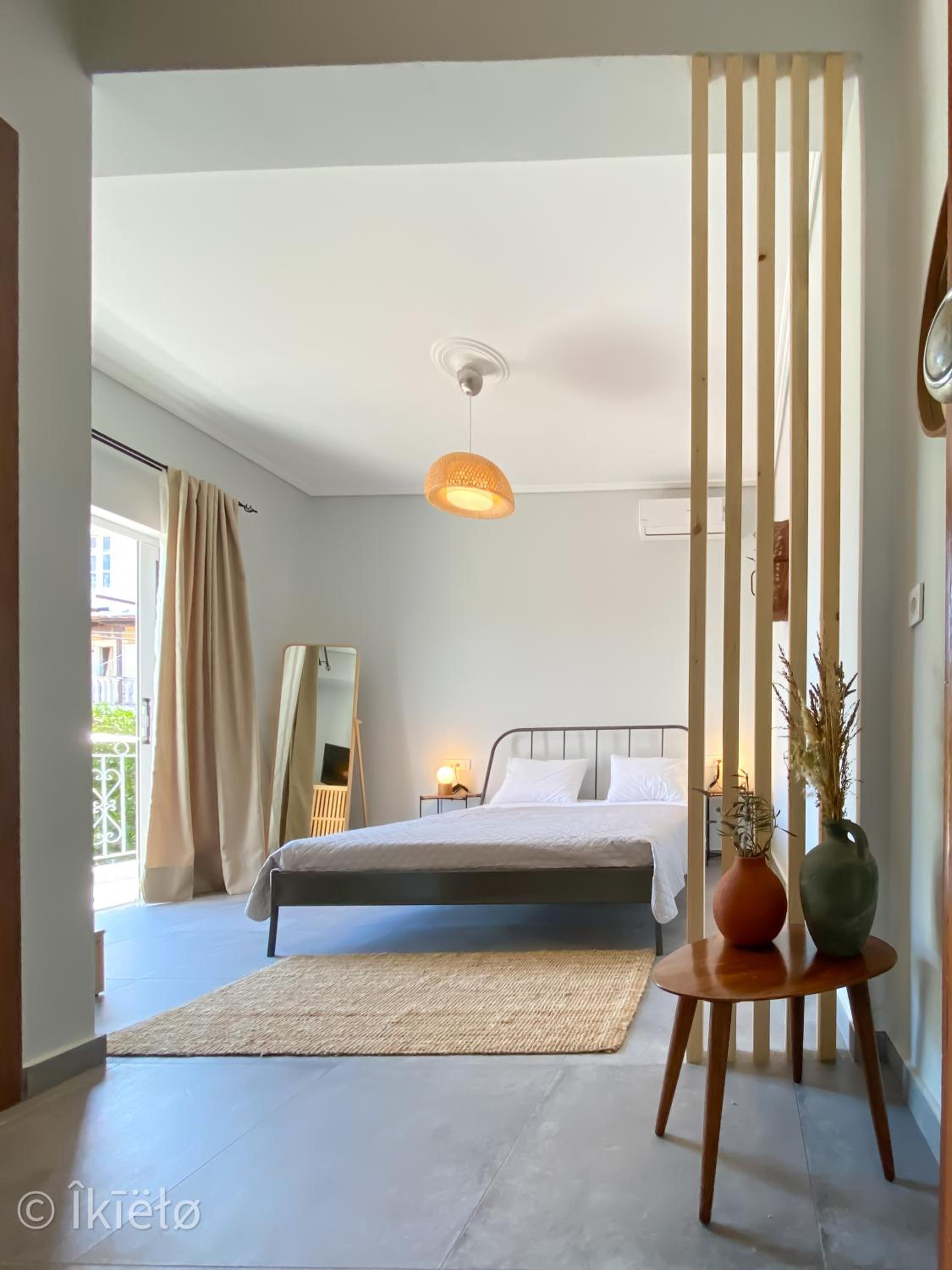 Theros Lux Apts. photo 2