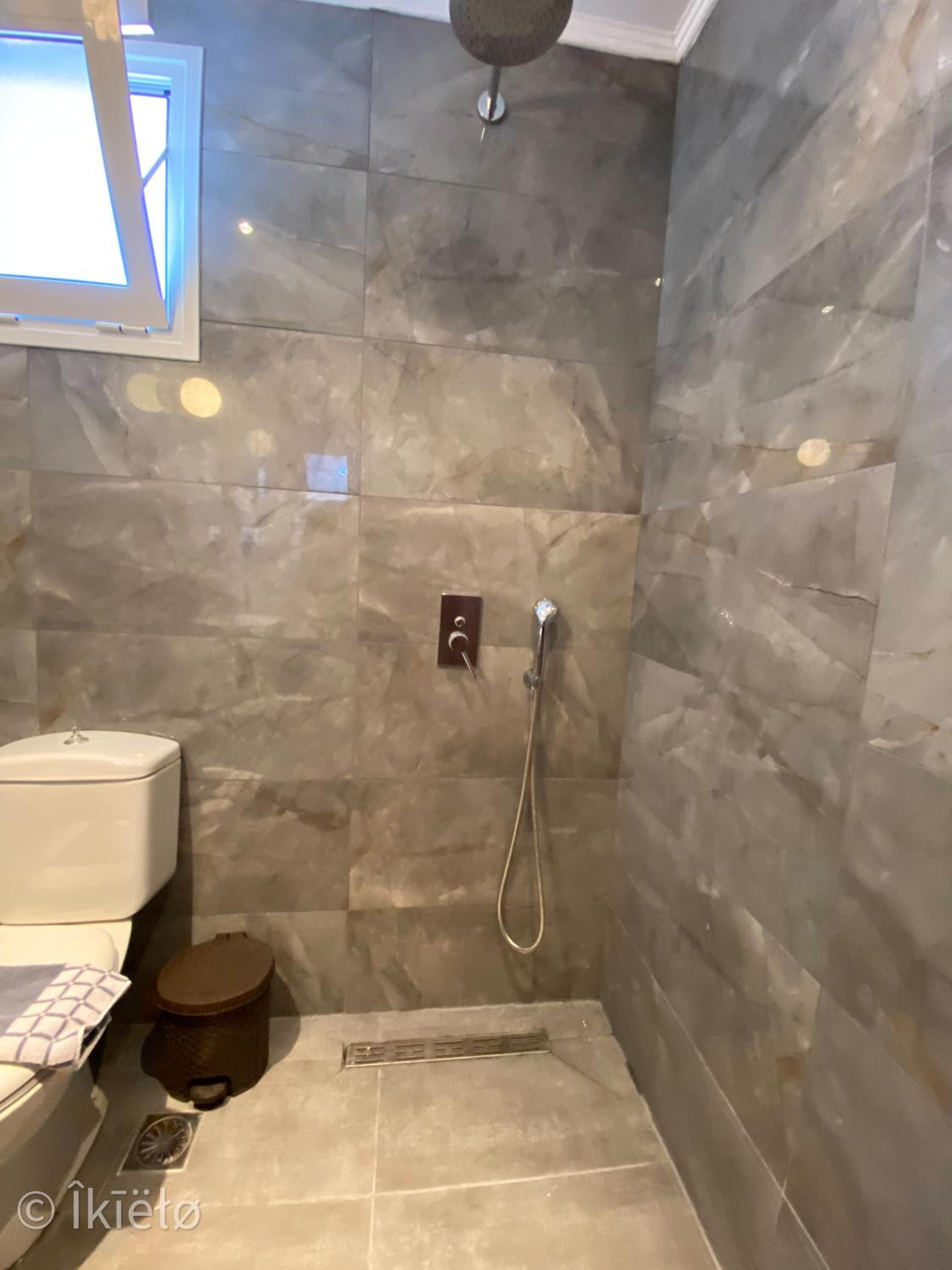 Theros Lux Apts. photo 4