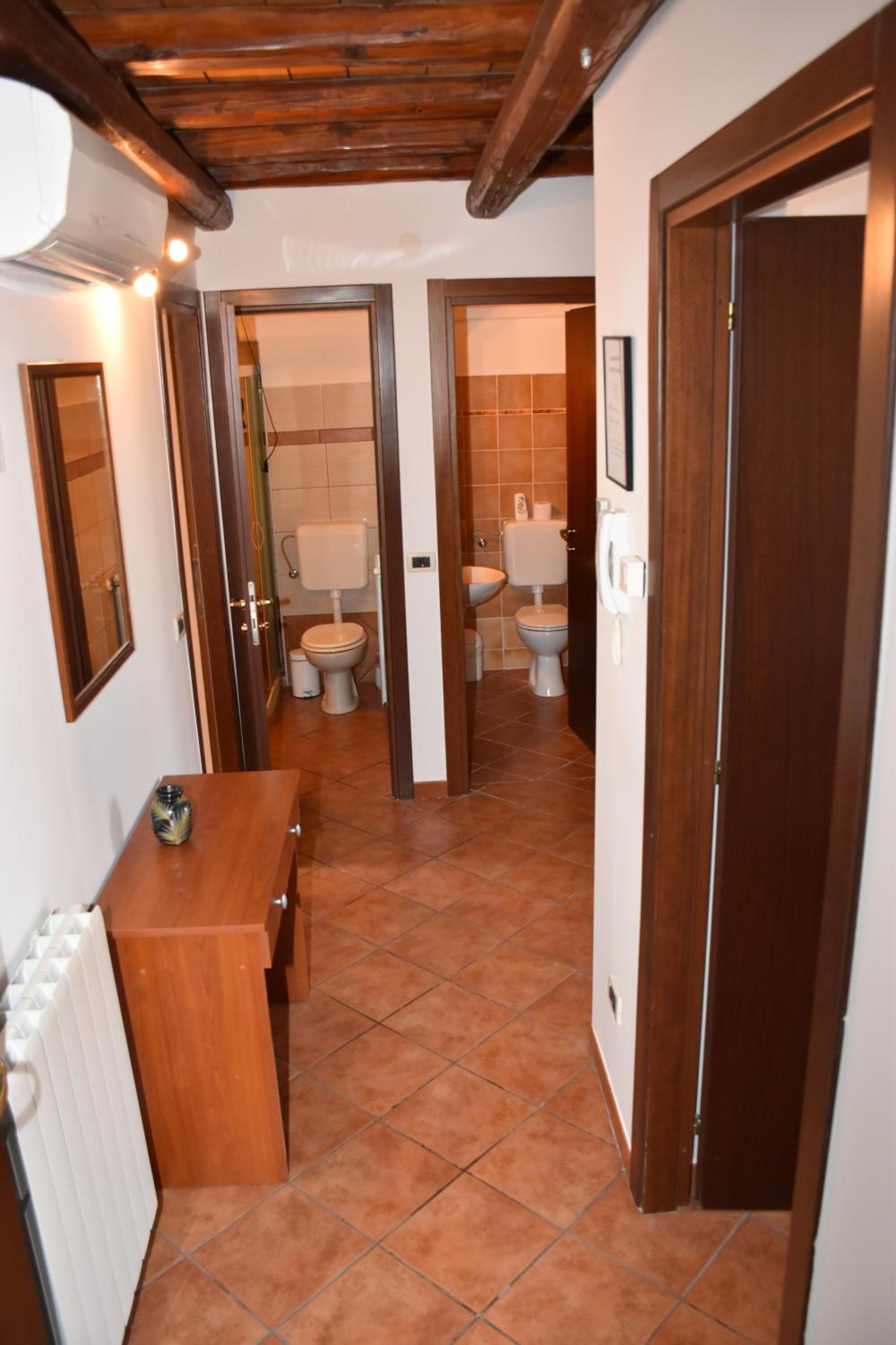 Rooms and Apartments Robert