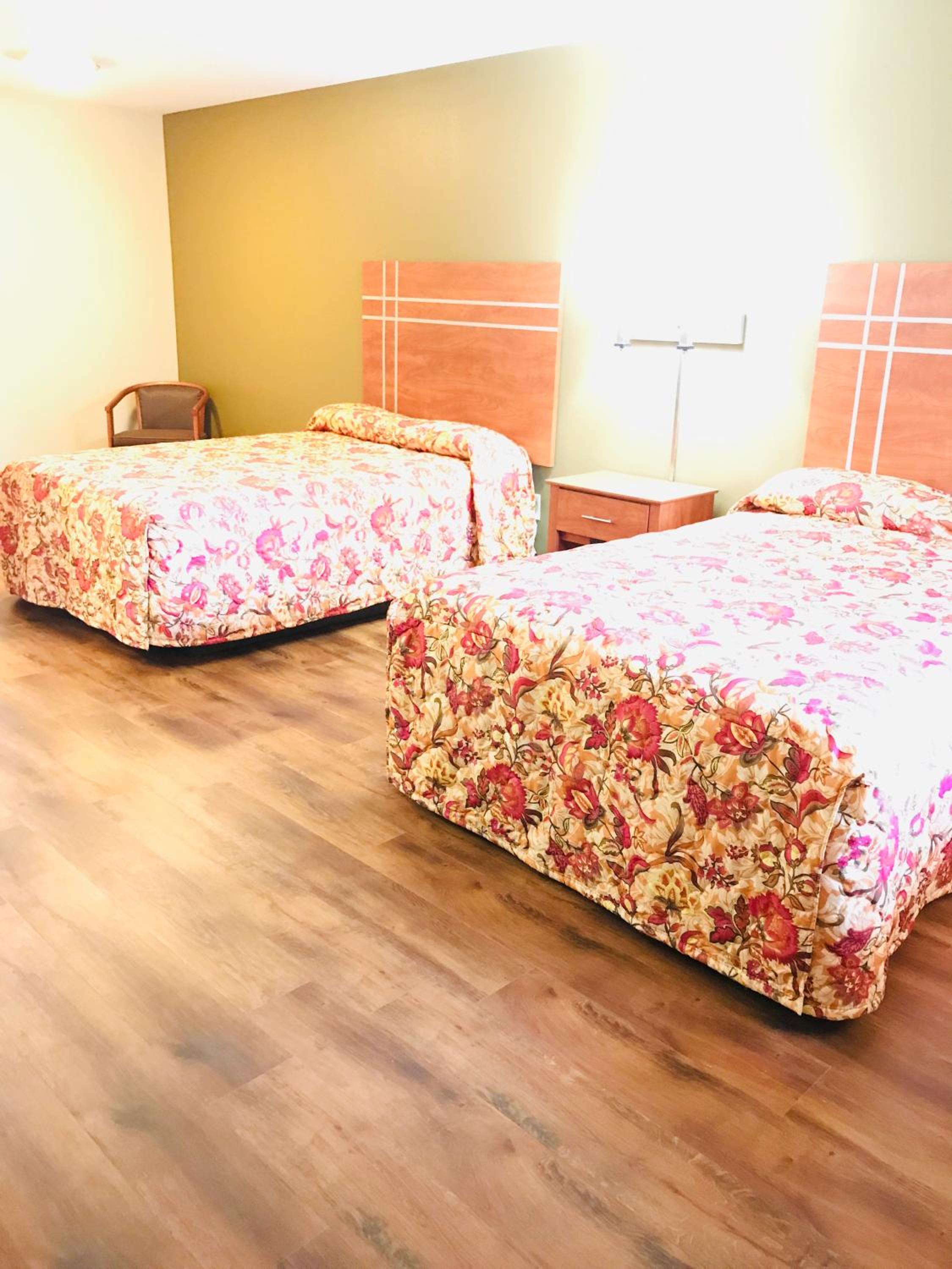 Red Roof Inn & Suites Swansea