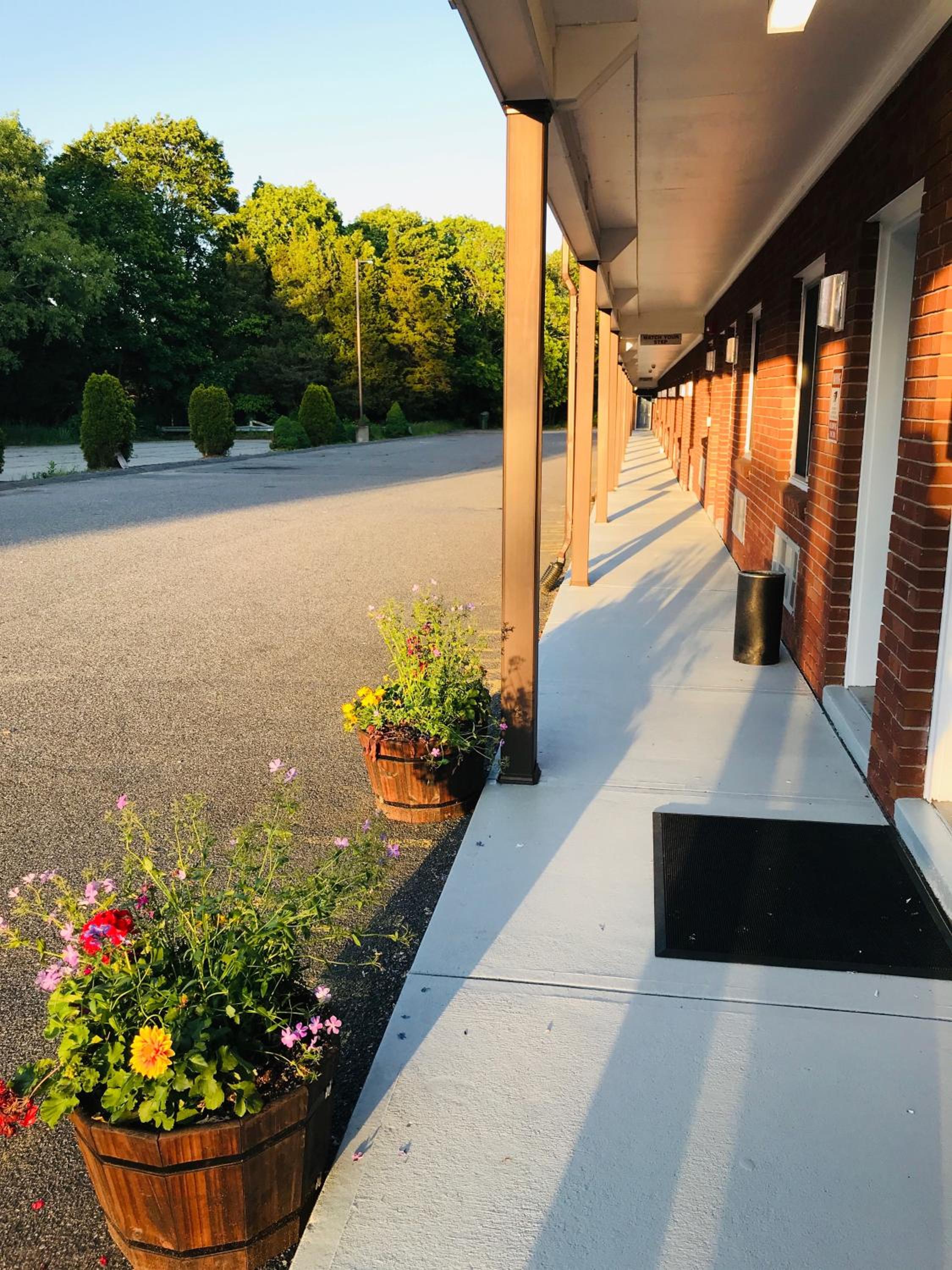 Red Roof Inn & Suites Swansea