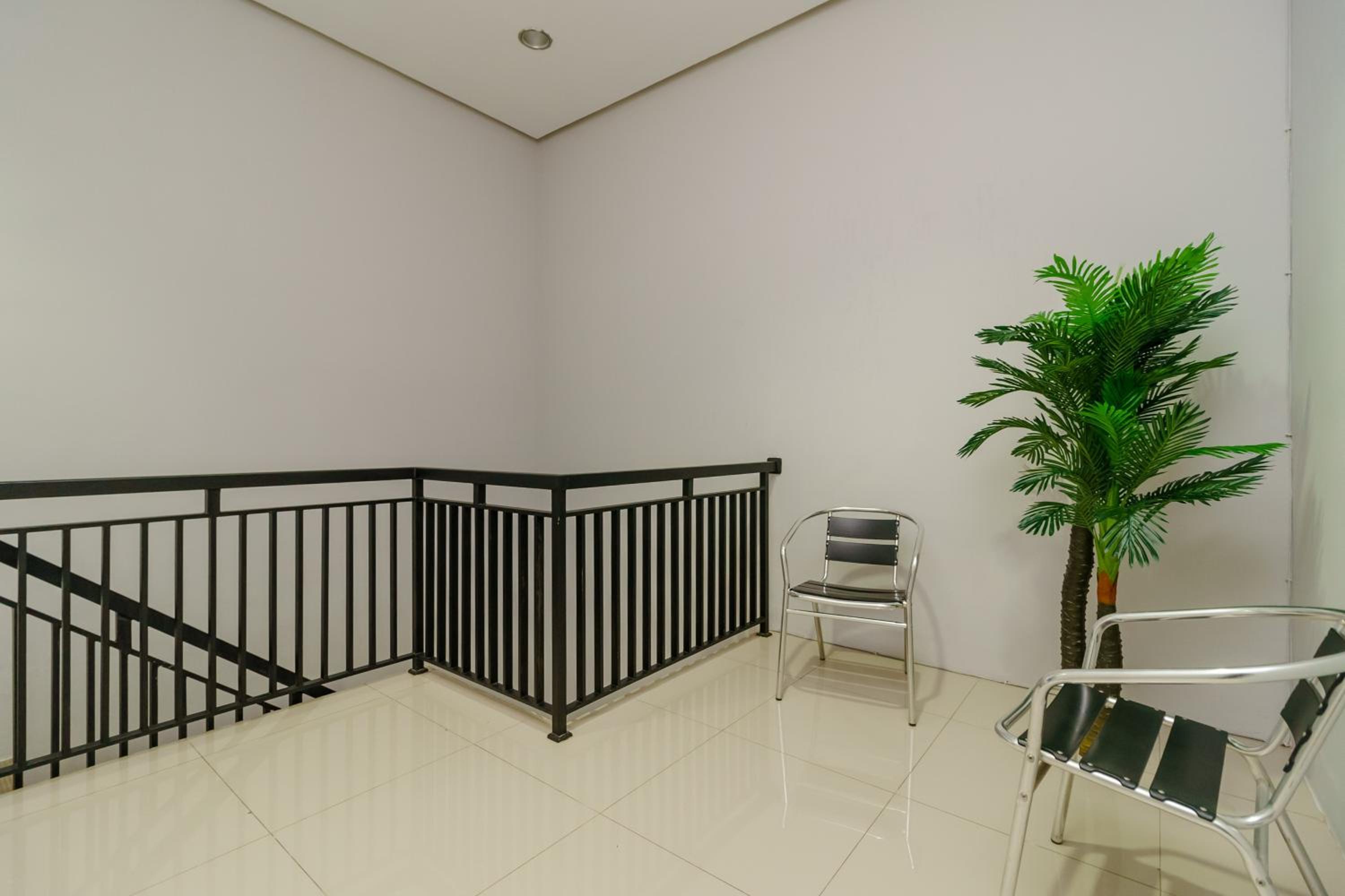 RedDoorz @ Jalan Demang Lebar Raya Palembang view 5